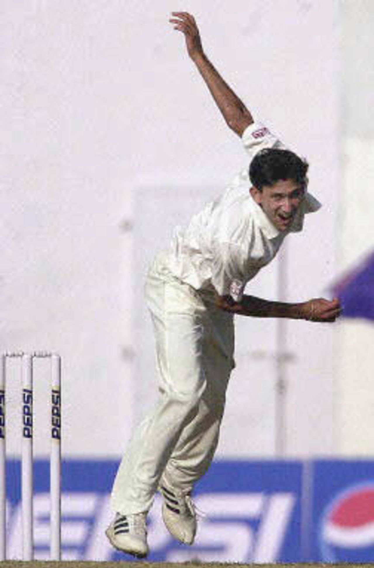Agarkar runs in to bowl to Grant Flower, Zimbabwe in India, 2000/01, 2nd Test, India v Zimbabwe, Vidarbha C.A. Ground, Nagpur, 25-29 November 2000 (Day 3).