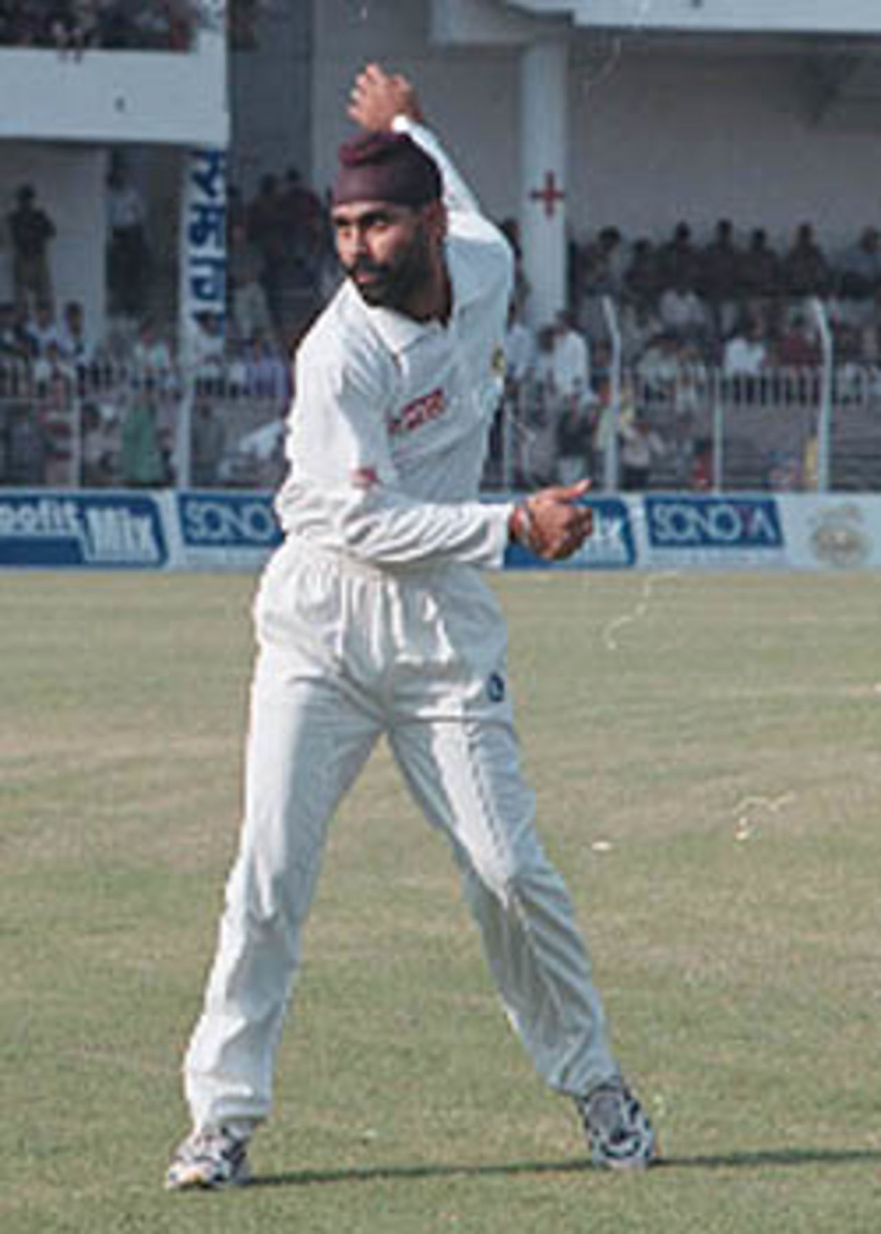 Sharandeep does a bowling practice before beginning to bowl, Zimbabwe in India, 2000/01, 2nd Test, India v Zimbabwe, Vidarbha C.A. Ground, Nagpur, 25-29 November 2000 (Day 3).