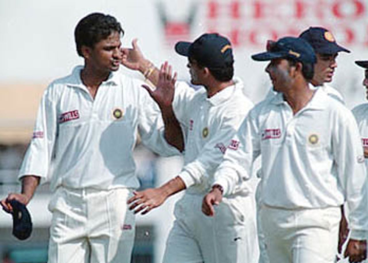 Ganguly and Srinath exchange words after the end of Zimbabwean first innings, Zimbabwe in India, 2000/01, 2nd Test, India v Zimbabwe, Vidarbha C.A. Ground, Nagpur, 25-29 November 2000 (Day 4).