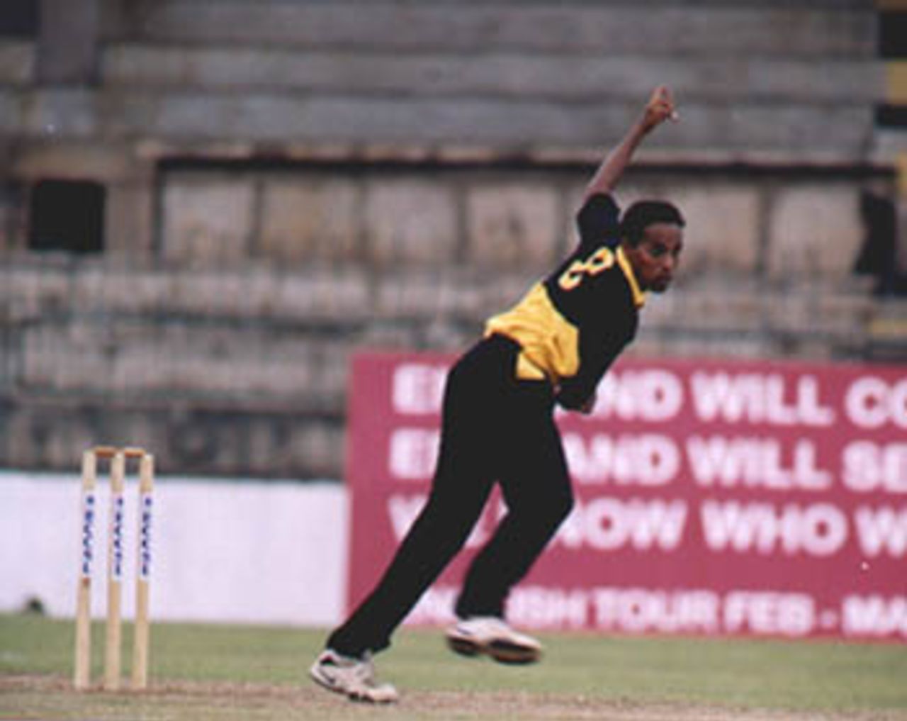 Thilan Samaraweera bowls a tight spell of off spin for SCC,  in the Premier Limited Over Tournament 2000 finals against Colts CC