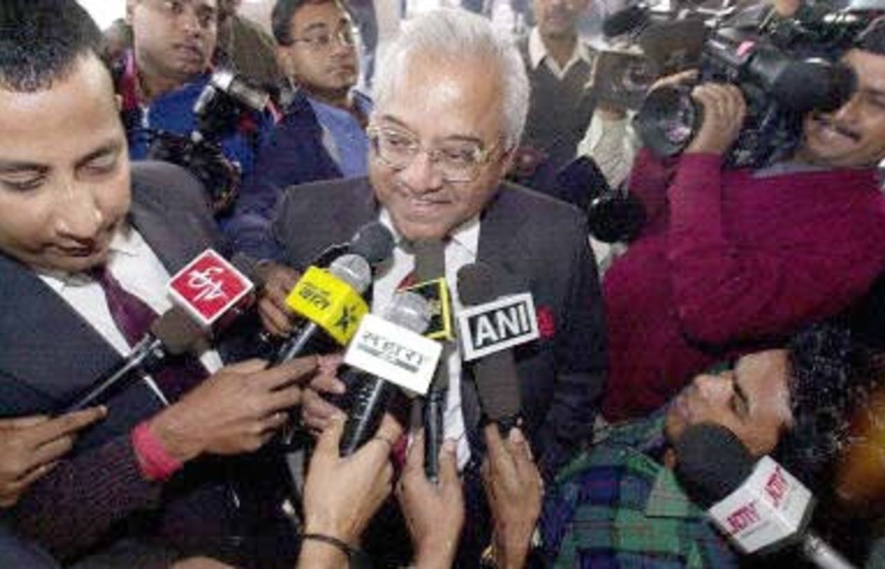 President of the Board of Cricket Control in India (BCCI) A.C. Muthiah (C) is mobbed by reporters as he arrives at the Taj Man Singh hotel in New Delhi, 28 November 2000 for a last hearing with cricket players named by India's Central Bureau of Investigation (CBI) in a report on match fixing. Former skipper Mohhammad Azharuddin could face a possible life ban for fixing international matches.