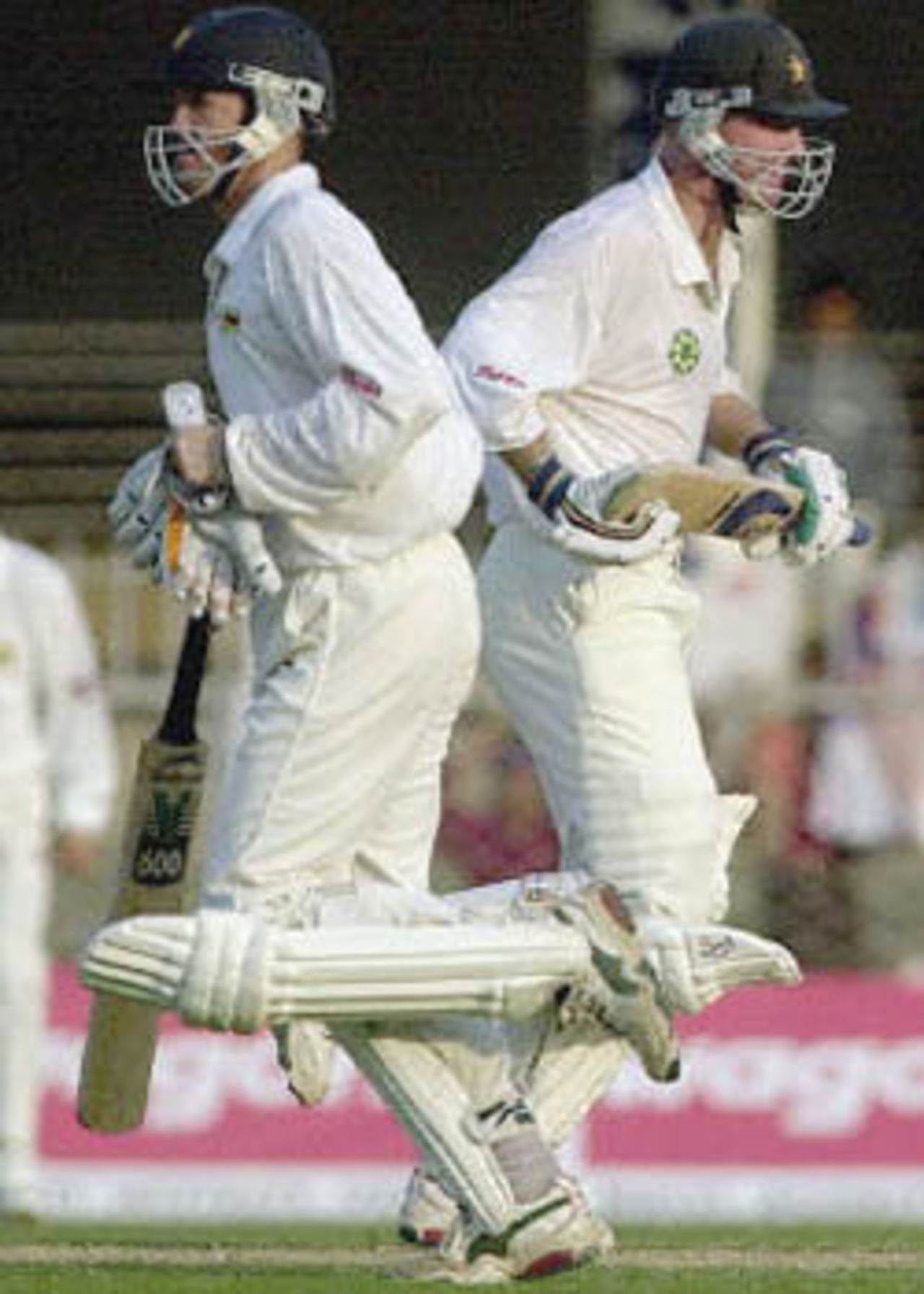Andy Flower and Alistair Campbell cross for a run during their partnership, Zimbabwe in India, 2000/01, 2nd Test, India v Zimbabwe, Vidarbha C.A. Ground, Nagpur, 25-29 November 2000 (Day 4).