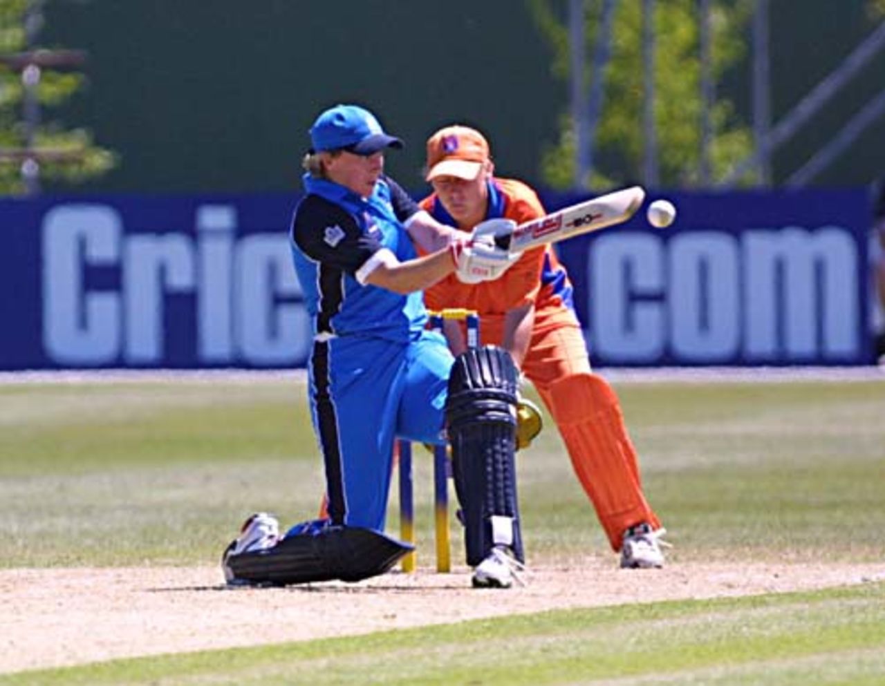 30 Nov 2000: England v Netherlands - CricInfo Women's World Cup 2000 played at the BIL Oval of Lincoln University