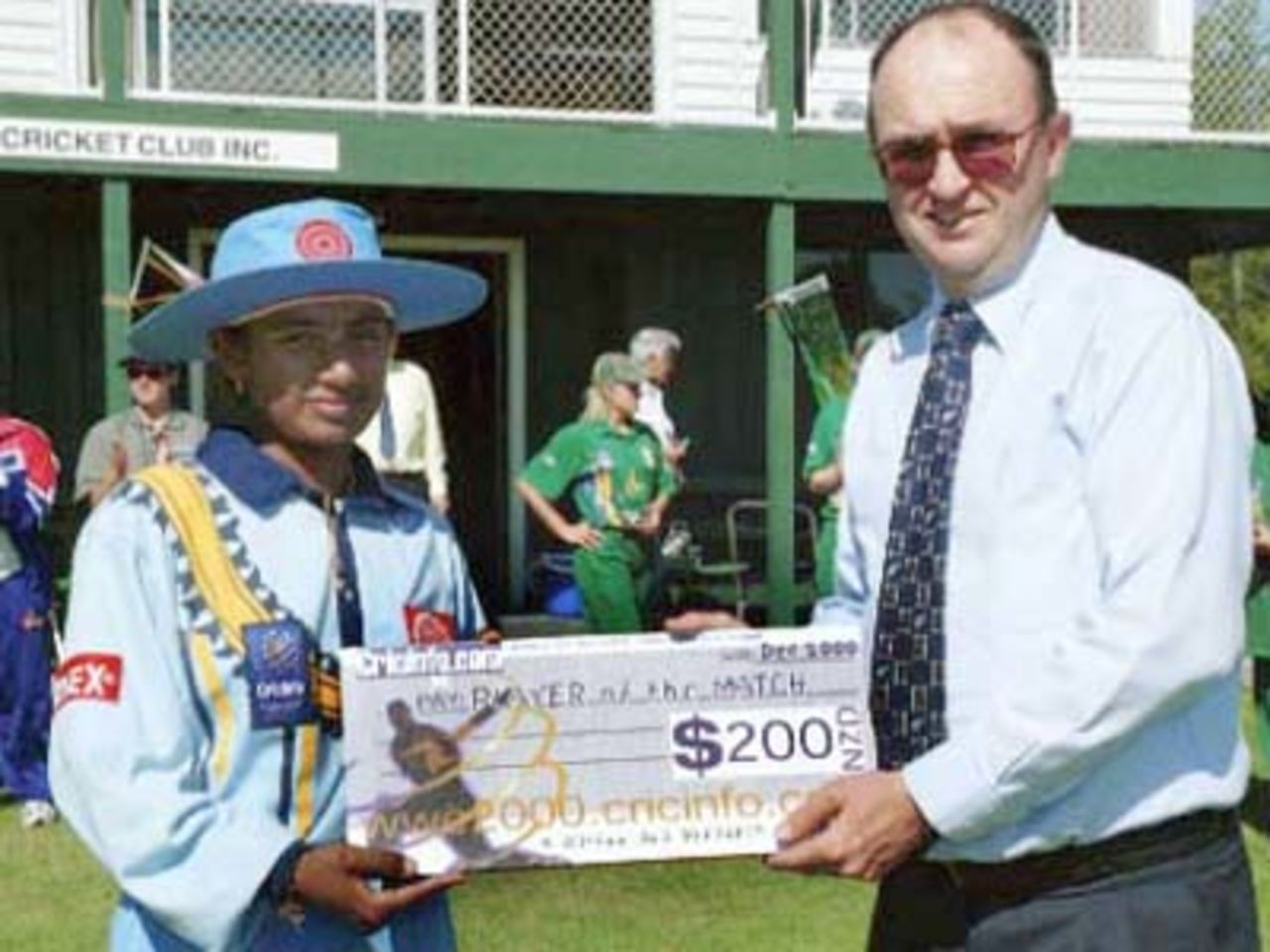 Mithali Raj receives the Player of the match award for the Ind-SA match, CricInfo Women's World Cup, 2000/01, 3rd Match, India Women v South Africa Women, Hagley Oval, Christchurch, 30 November 2000.