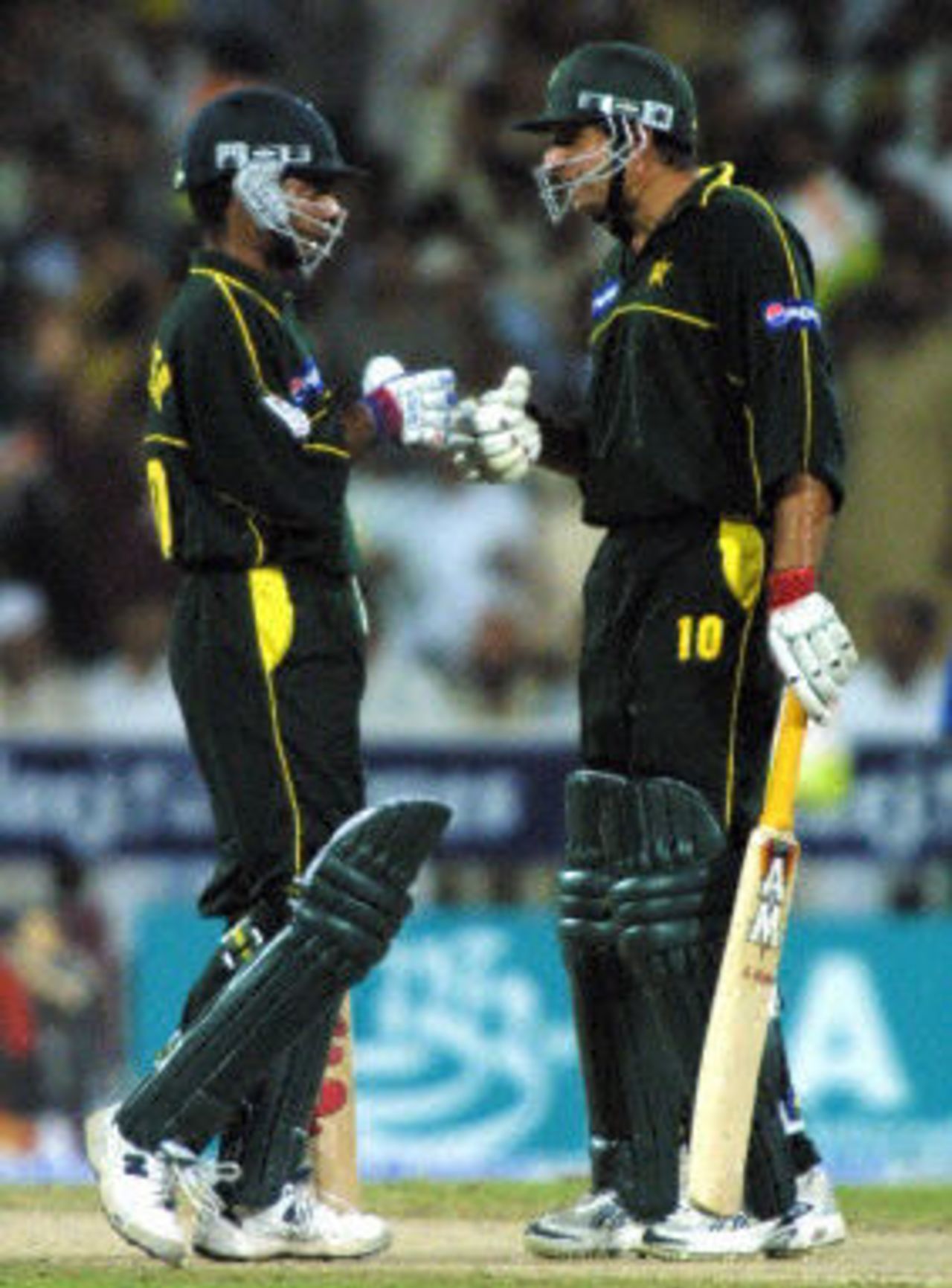 Pakistan v Sri Lanka, Khaleej Times Trophy, 6th match , Sharjah C A Stadium, 2nd November 2001