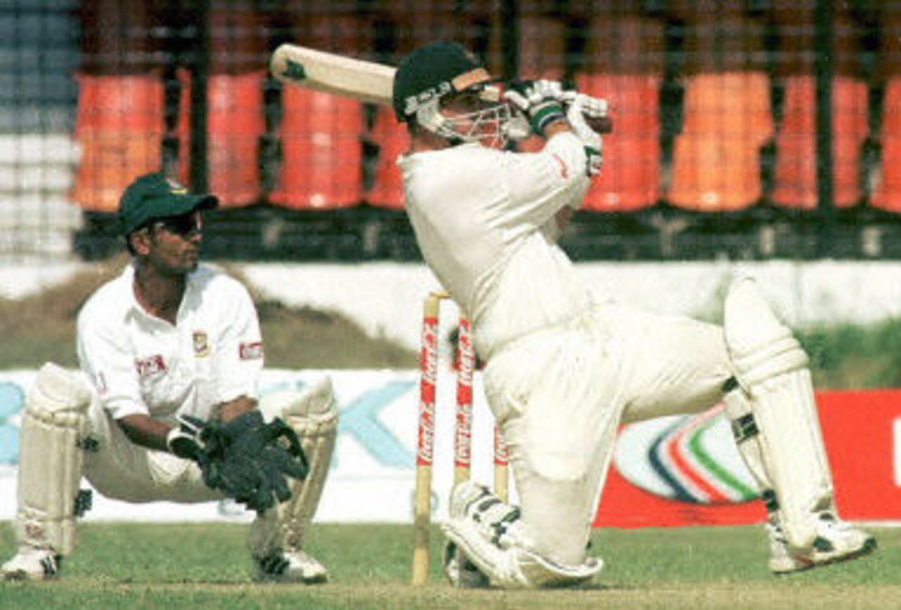 Bangladesh v Zimababwe, Bangabandhu National Stadium, Dhaka, 8 - 12 November 2001