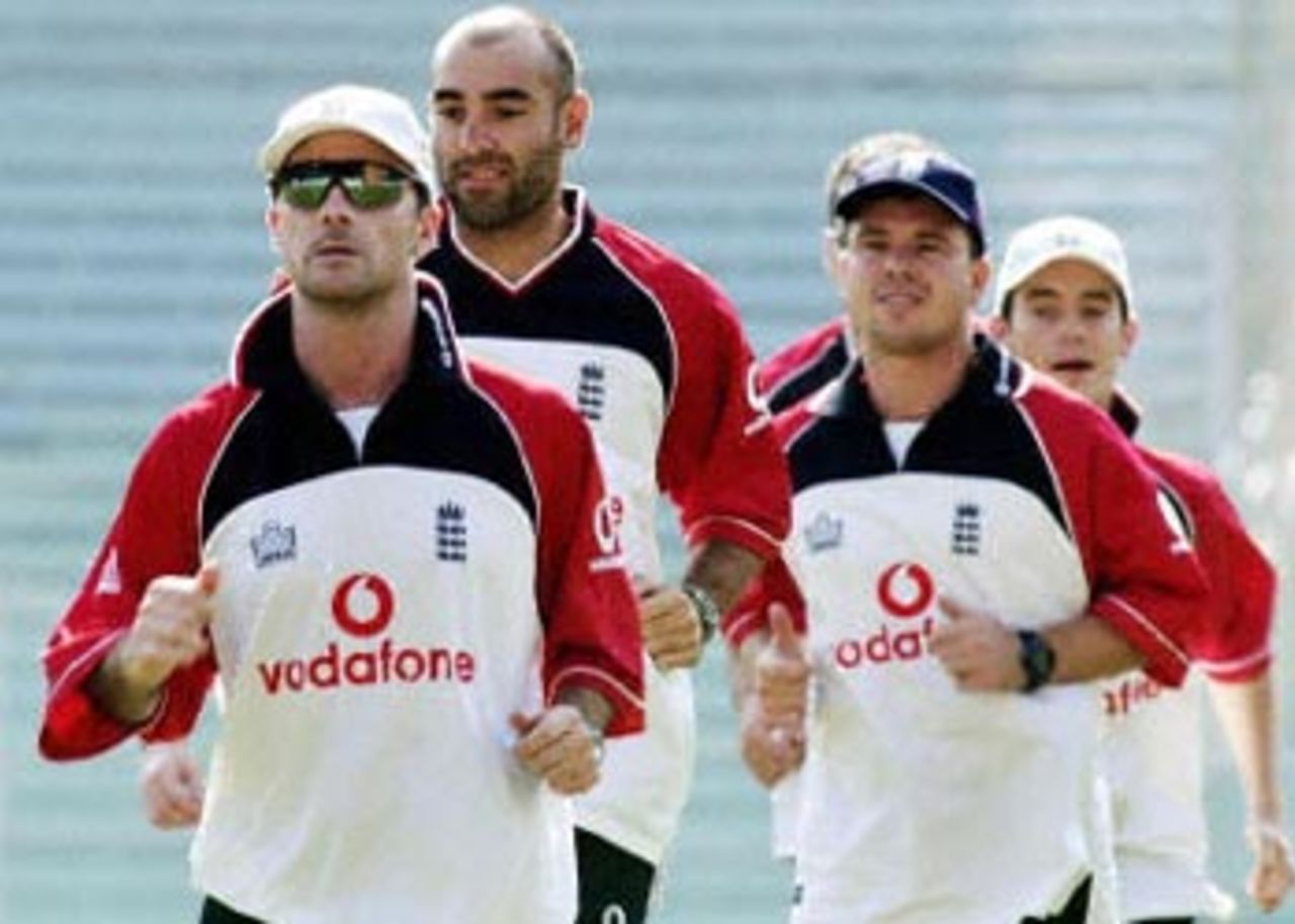 Graham Thorpe leads the English team during a run at Wankhede, 15 October 2001: England in India, 2001-02, Wankhede Stadium, Mumbai