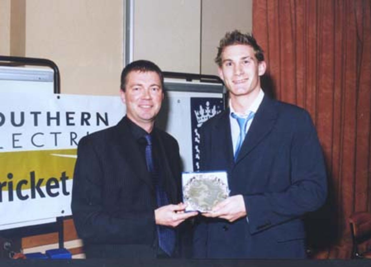 Neil Owen presents Ben Craft (Lymington CC) with the Division II Batting award