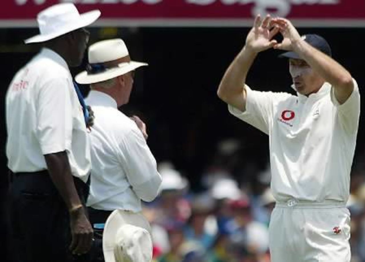 England captain Nasser Hussain (R) in discussion with umpires Rudi Koetzen (C) and Steve Bucknor (L) after Simon Jones's catch off Australia's Matthew Hayden was ruled ineligible when the fielder fell over the rope on the opening day of the first Ashes test in Brisbane.