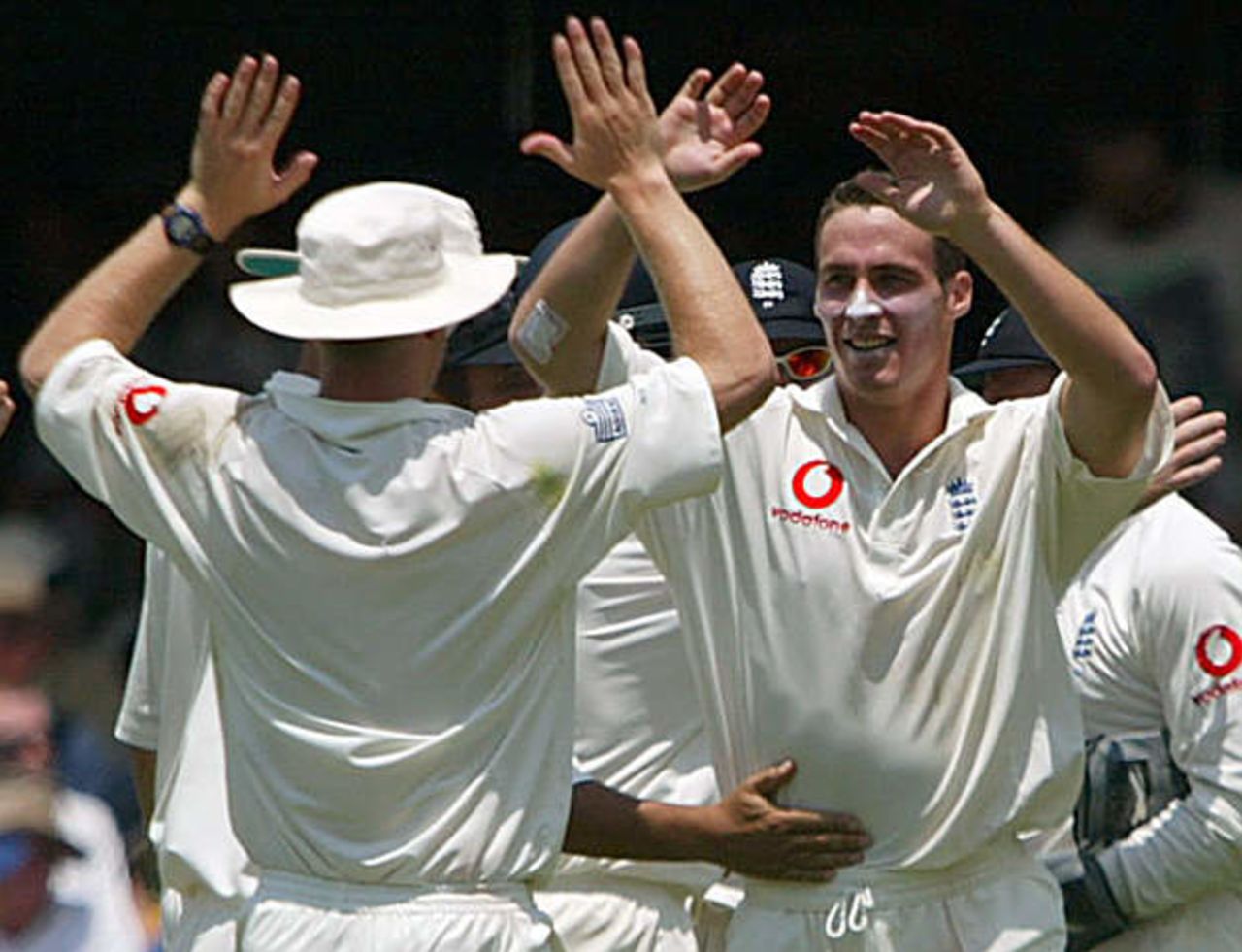 England's Simon Jones (R) celebrates with team-mates after taking the wicket of Australia's Justin Lager for 32 runs during the first day's play in the first Ashes test match at the Gabba in Brisbane November 7, 2002.
