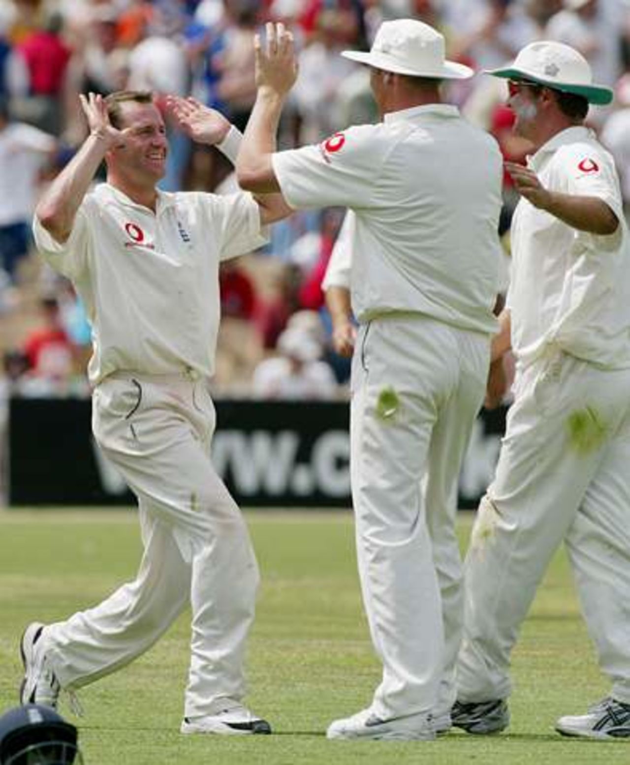 Craig White celebrates with teammates on day three of the second Ashes Test in Adelaide, 23 Nov 2002
