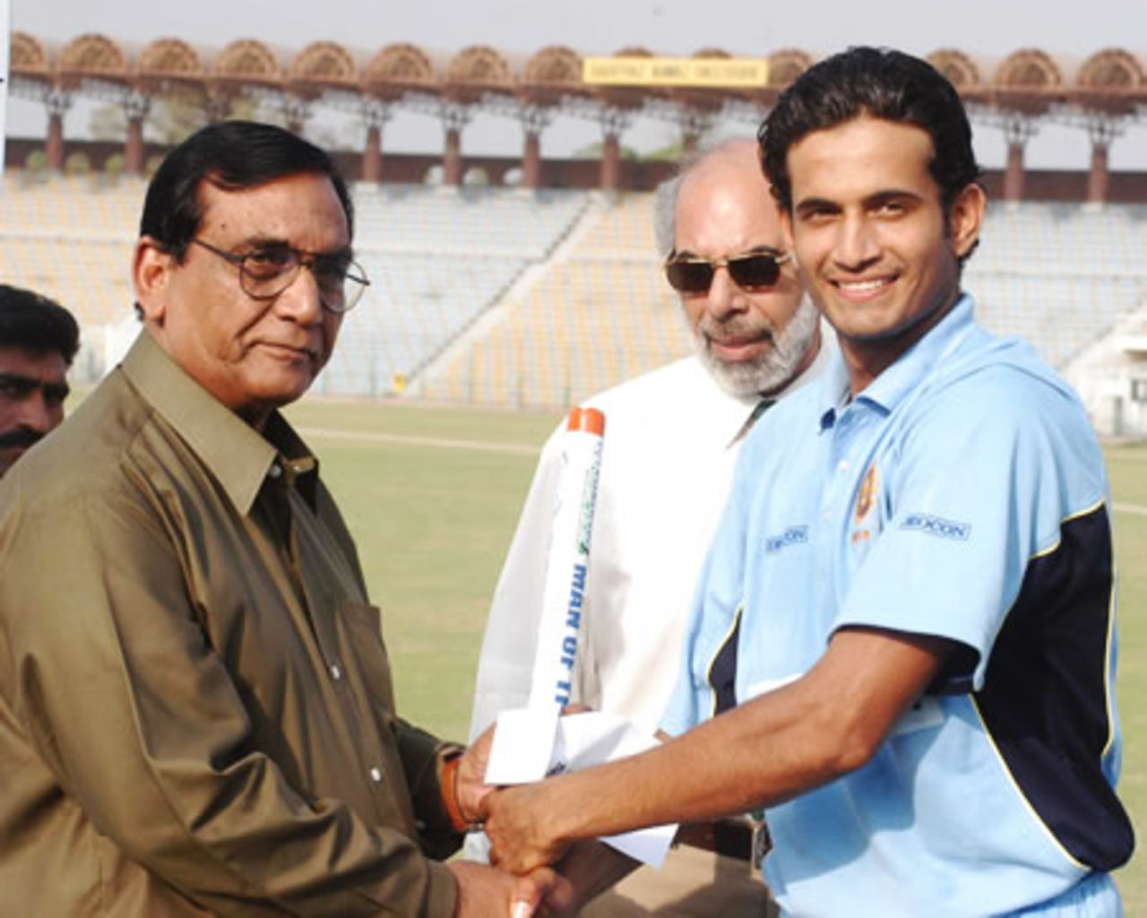 Irfan Pathan receives the Man of the Match award after his 9-16 including a hat-trick against Bangladesh, Asian Under-19s Tournament, Gaddafi Stadium, Lahore, Nov 4, 2003