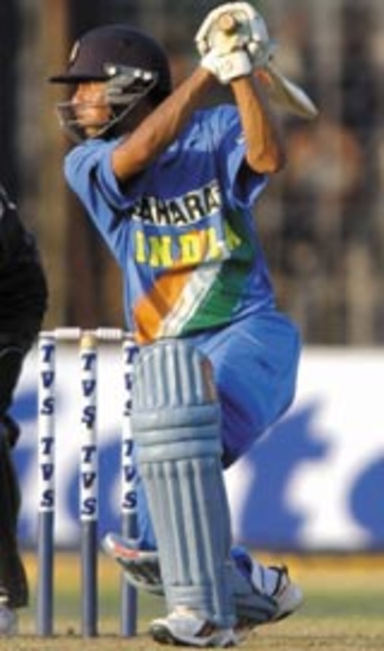 Mohammad Kaif guides one past point, India v New Zealand ODI, TVS Cup, Cuttack, November 6, 2003