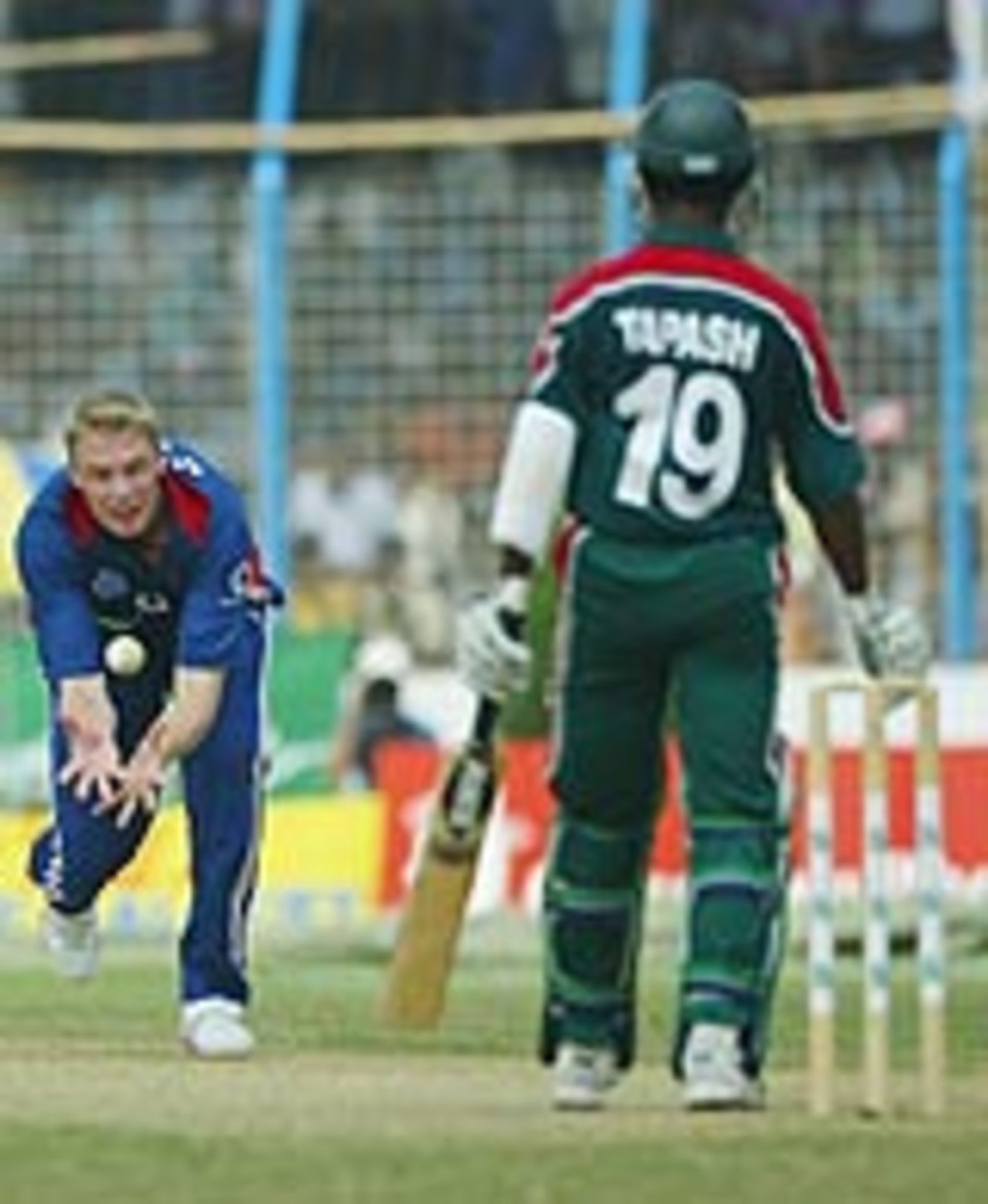 Flintoff takes a return catch to complete a career-best 4-14