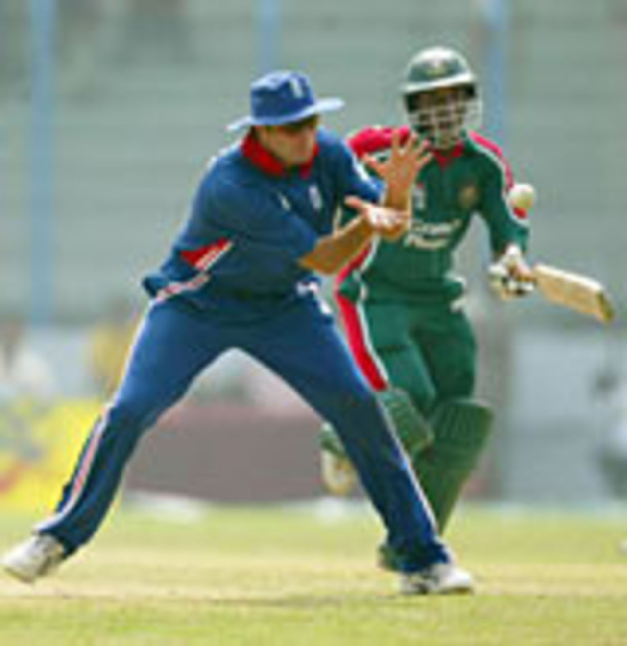 Michael Vaughan runs out Manjaral Islam, Bangladesh v England, 1st ODI, Chittagong, November 7, 2003