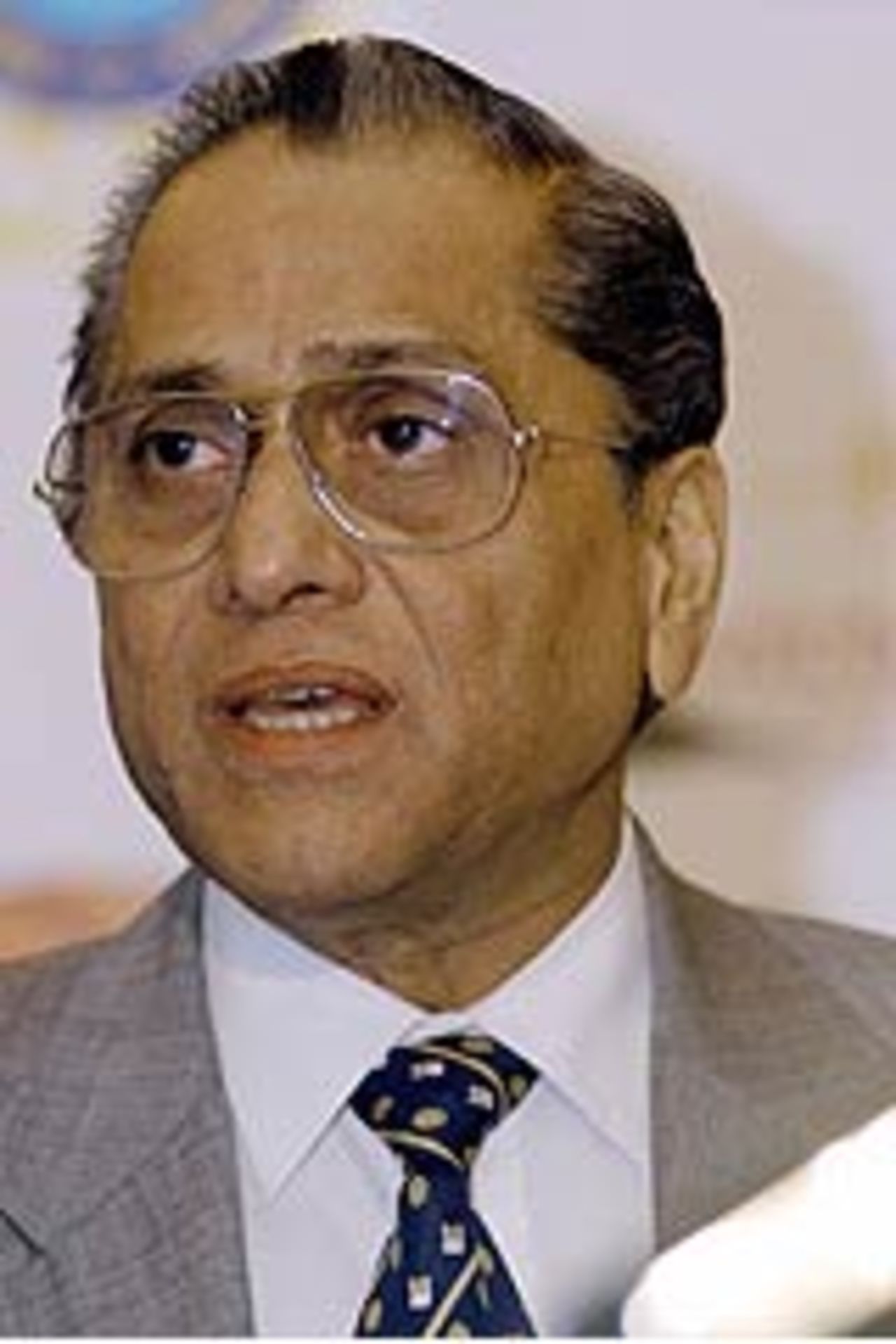 Jagmohon Dalmiya, president of the Board of Control for Cricket in India (BCCI), addresses a press conference in Calcutta, 27 September 2003.