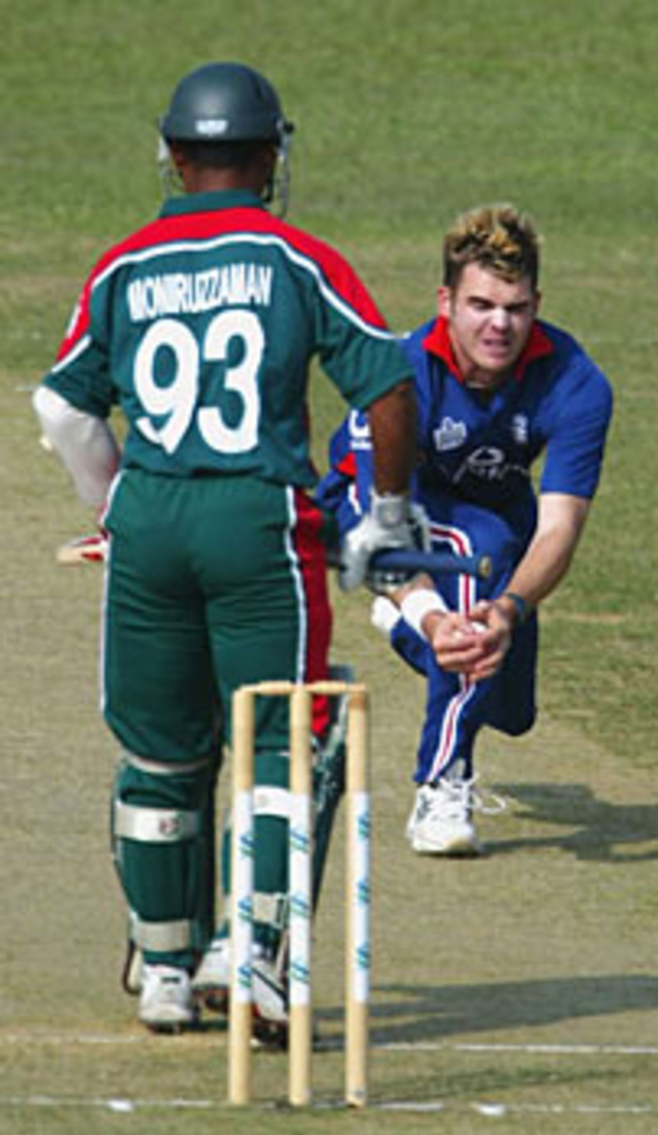 James Anderson catches Moniruzzaman off his own bowling, Bangladesh v England, Dhaka, November 12, 2003