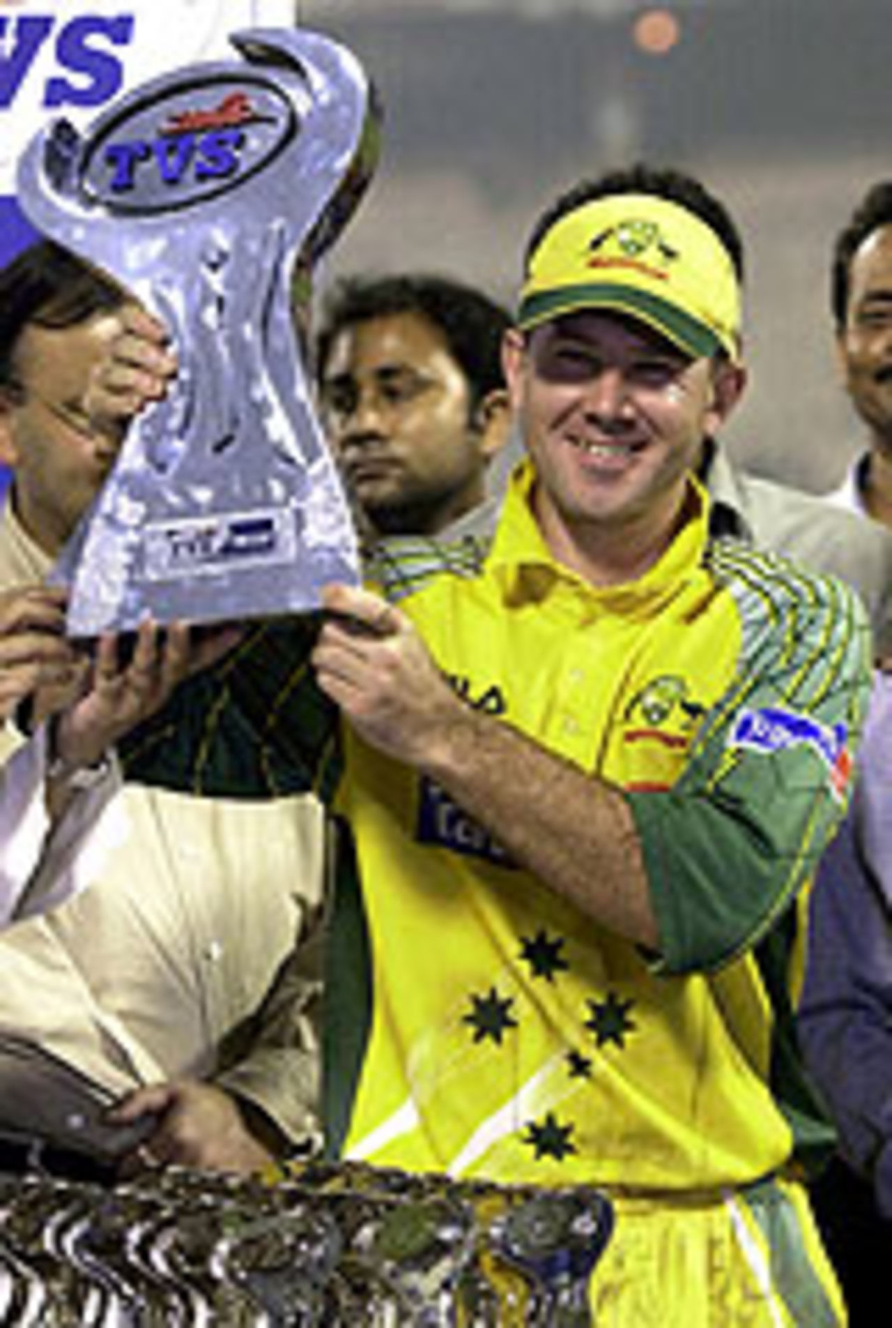 Ricky Ponting lifts the TVS Cup, Eden Gardens, Kolkata, 18 November 2003.