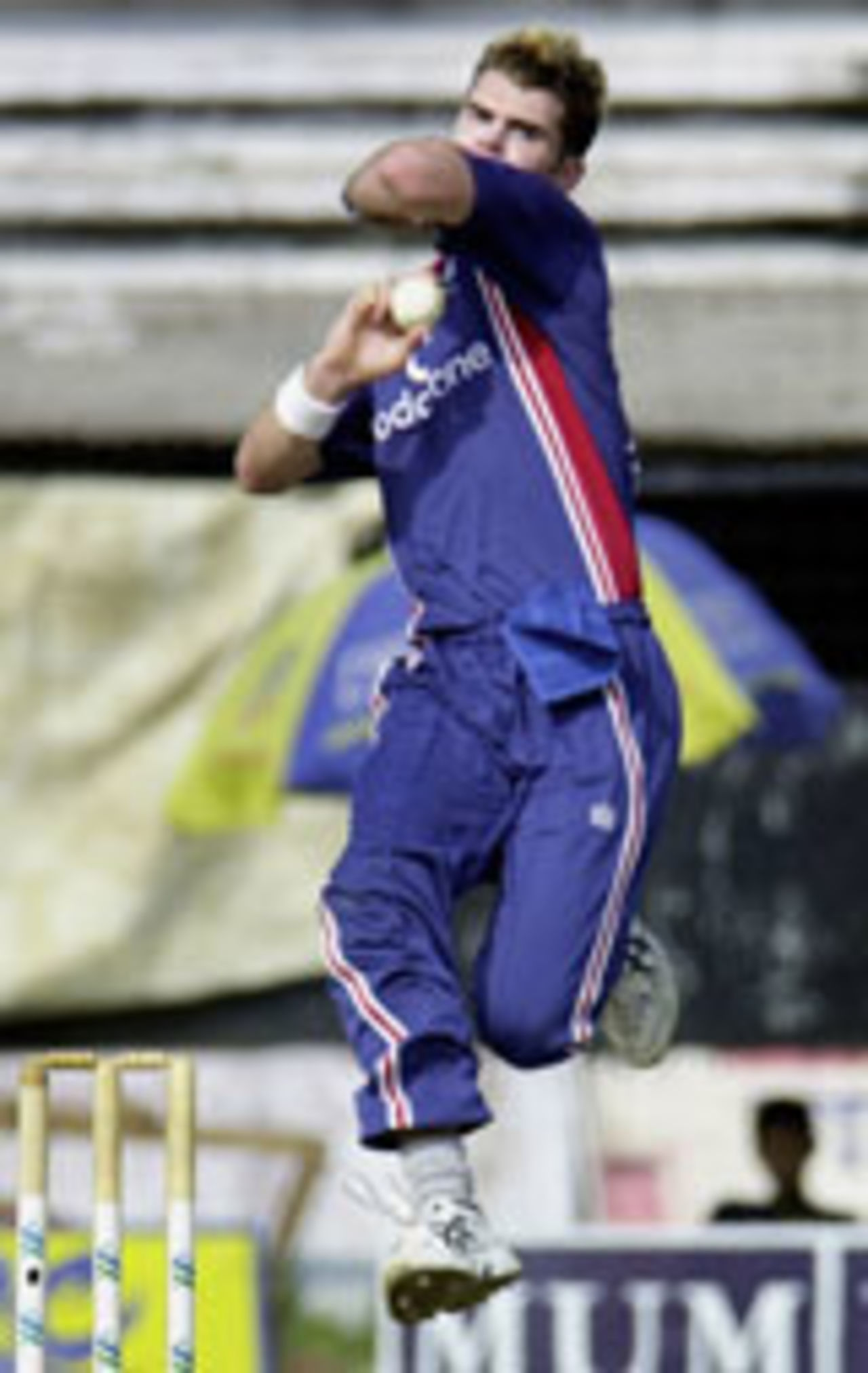 James Anderson bowling, Bangladesh v England, 3rd ODI, Dhaka, November 12, 2003