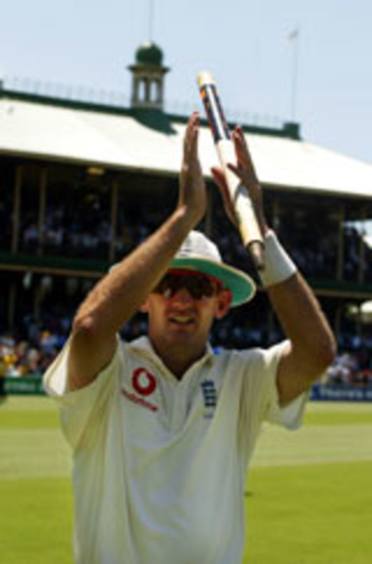 Caddick celebrates Sydney win, Australia v England, 5th Test, Sydney, January 6 2003