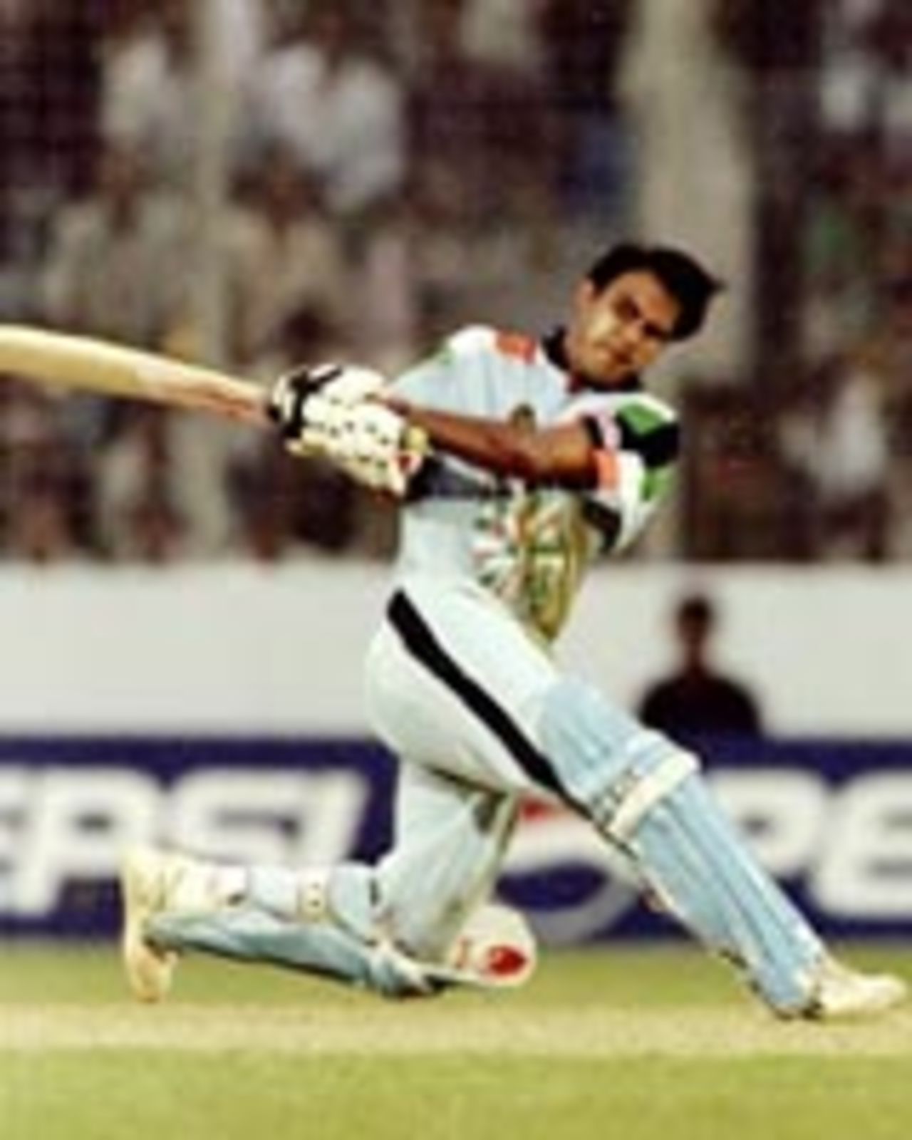 Robin Singh sweeps, Wills International Cup, Dhaka, October 25, 1998