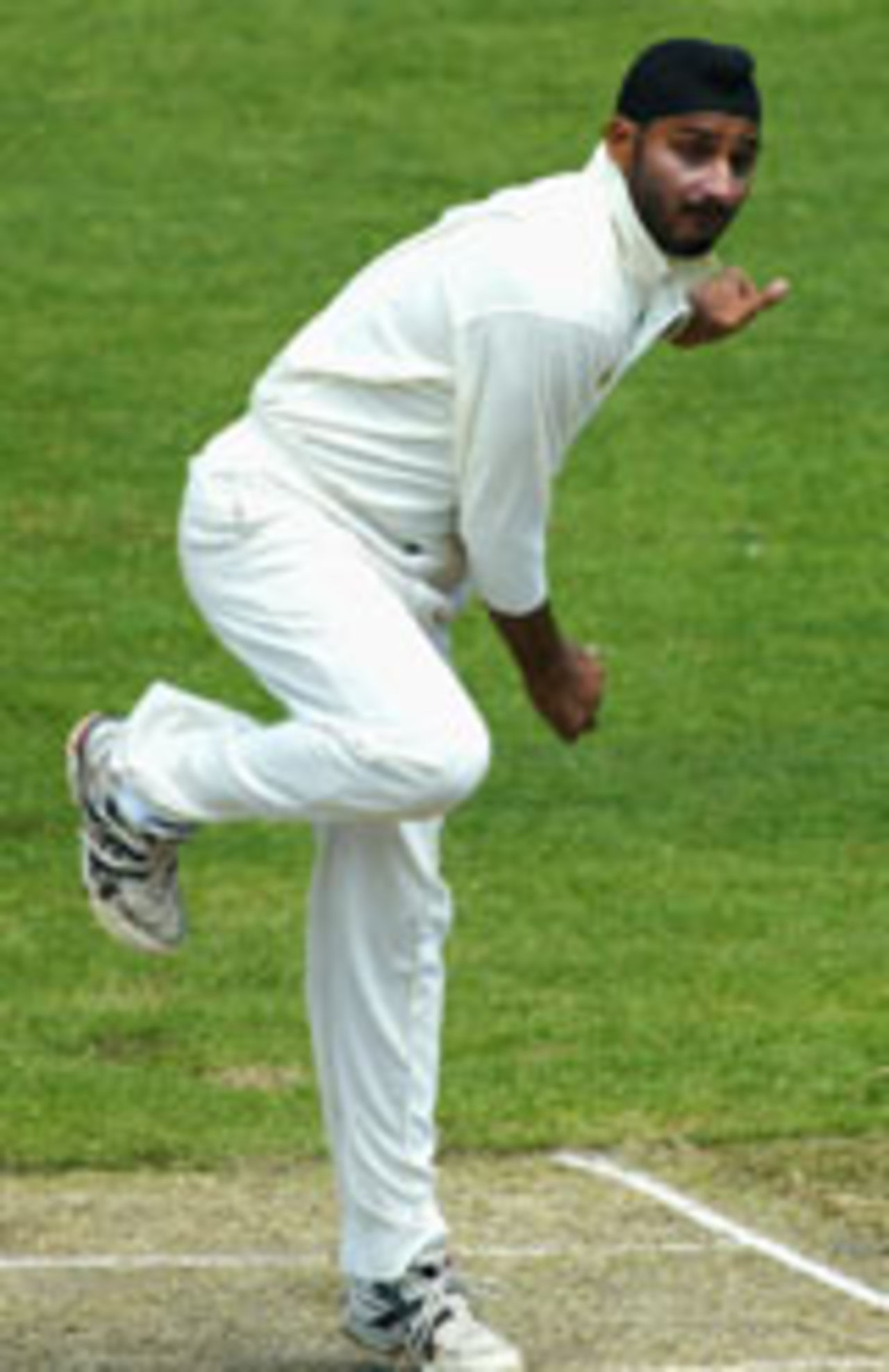 Harbhajan Singh in action in India's warm-up match against Victoria, Victoria v Indians, Melbourne, 2nd day, November 26, 2003