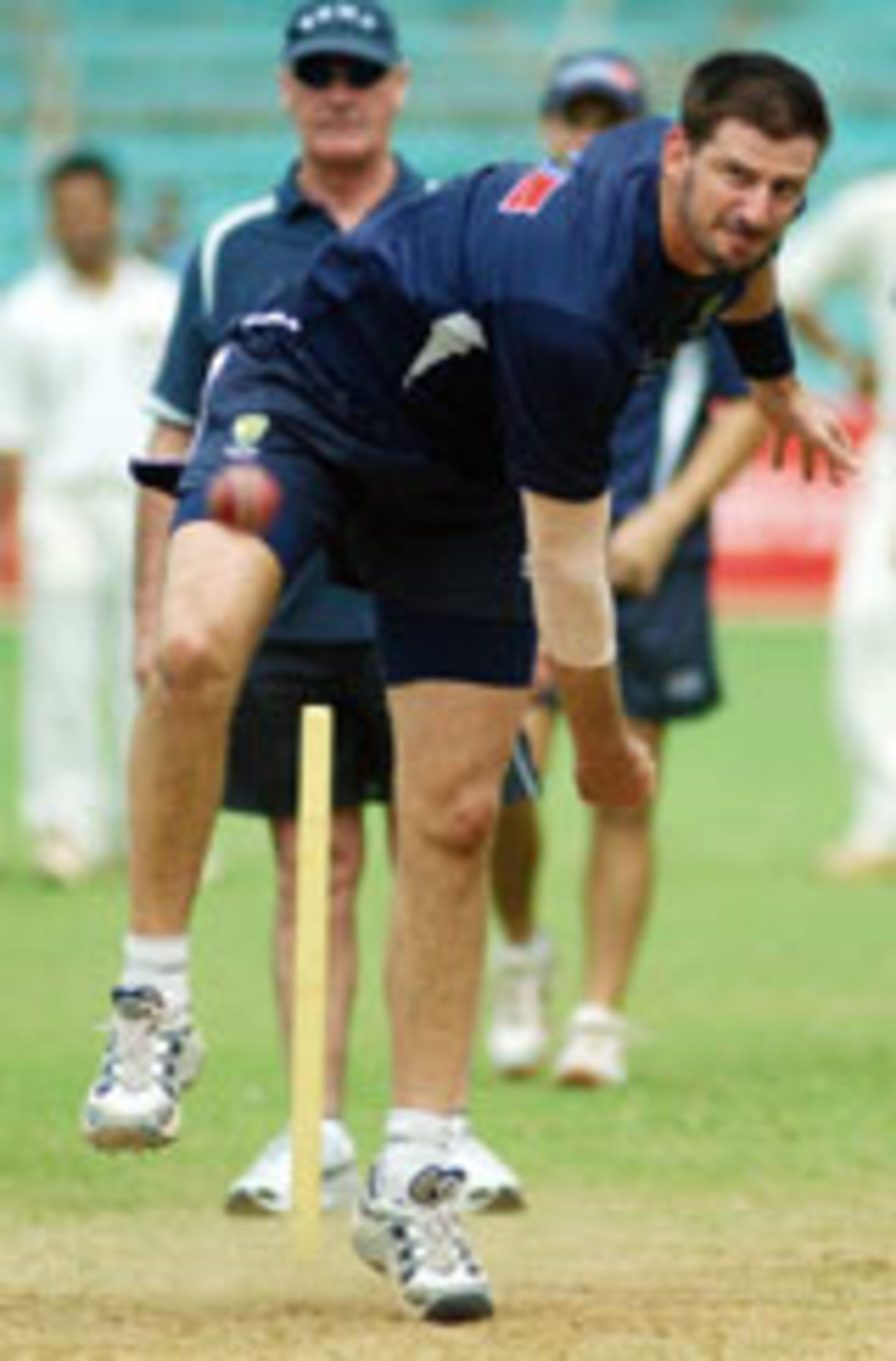 Michael Kasprowicz practices before the fourth Test against India in Mumbai, November 2 2004