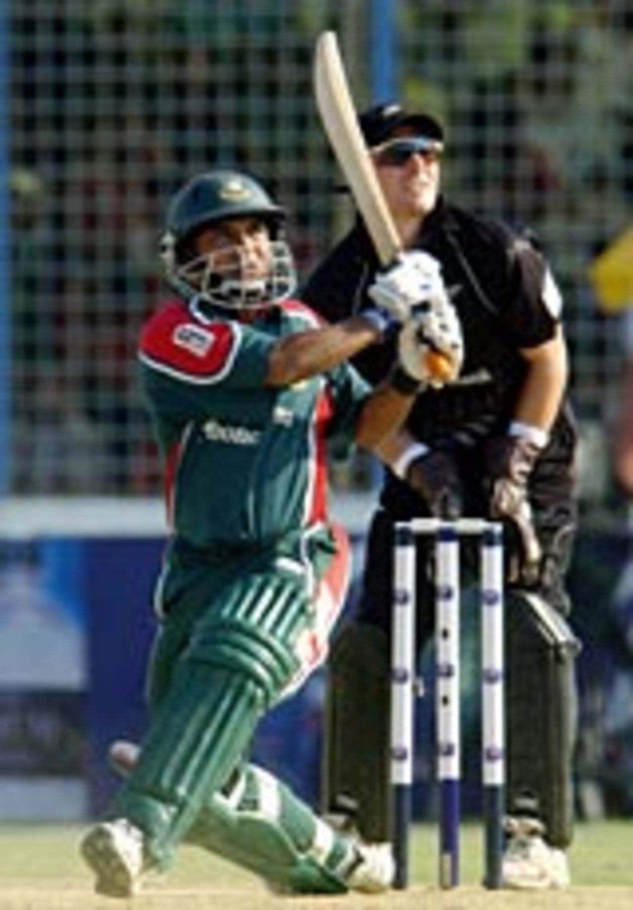 Khaled Mahmud hits out, Bangladesh v New Zealand, ODI, Chittagong, November 2, 2004