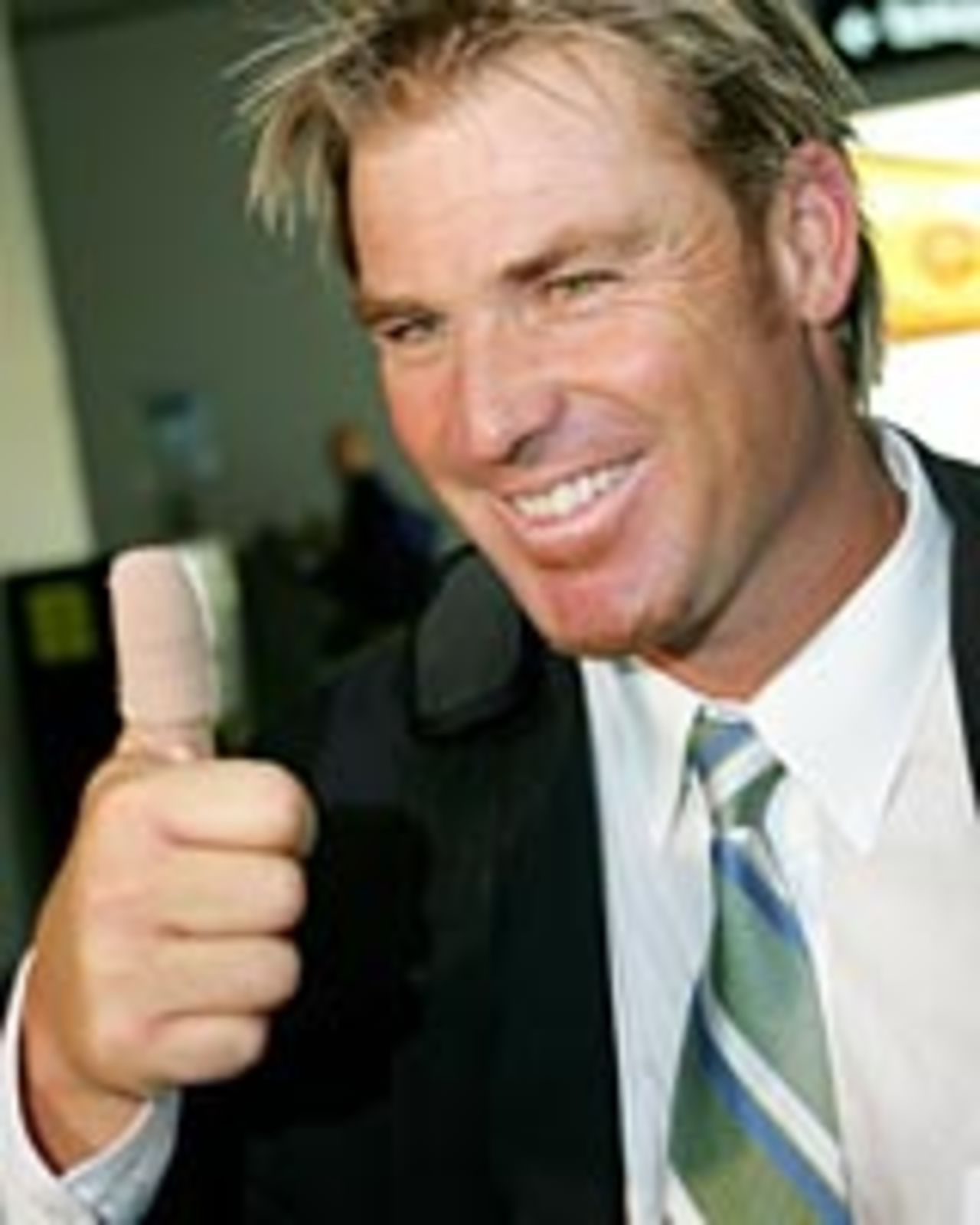Shane Warne gives a thumbs up for the camera, November 4, 2004