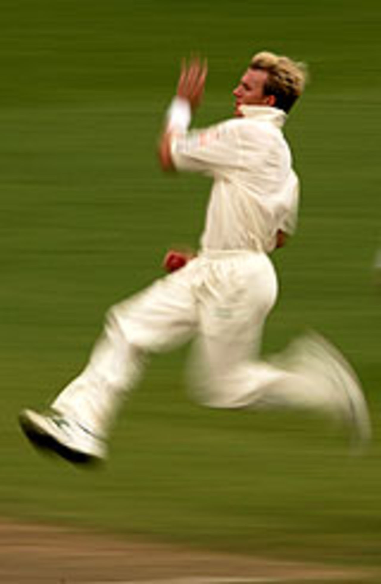 Brett Lee in full cry, New South Wales v New Zealanders, SCG, November 13 2004
