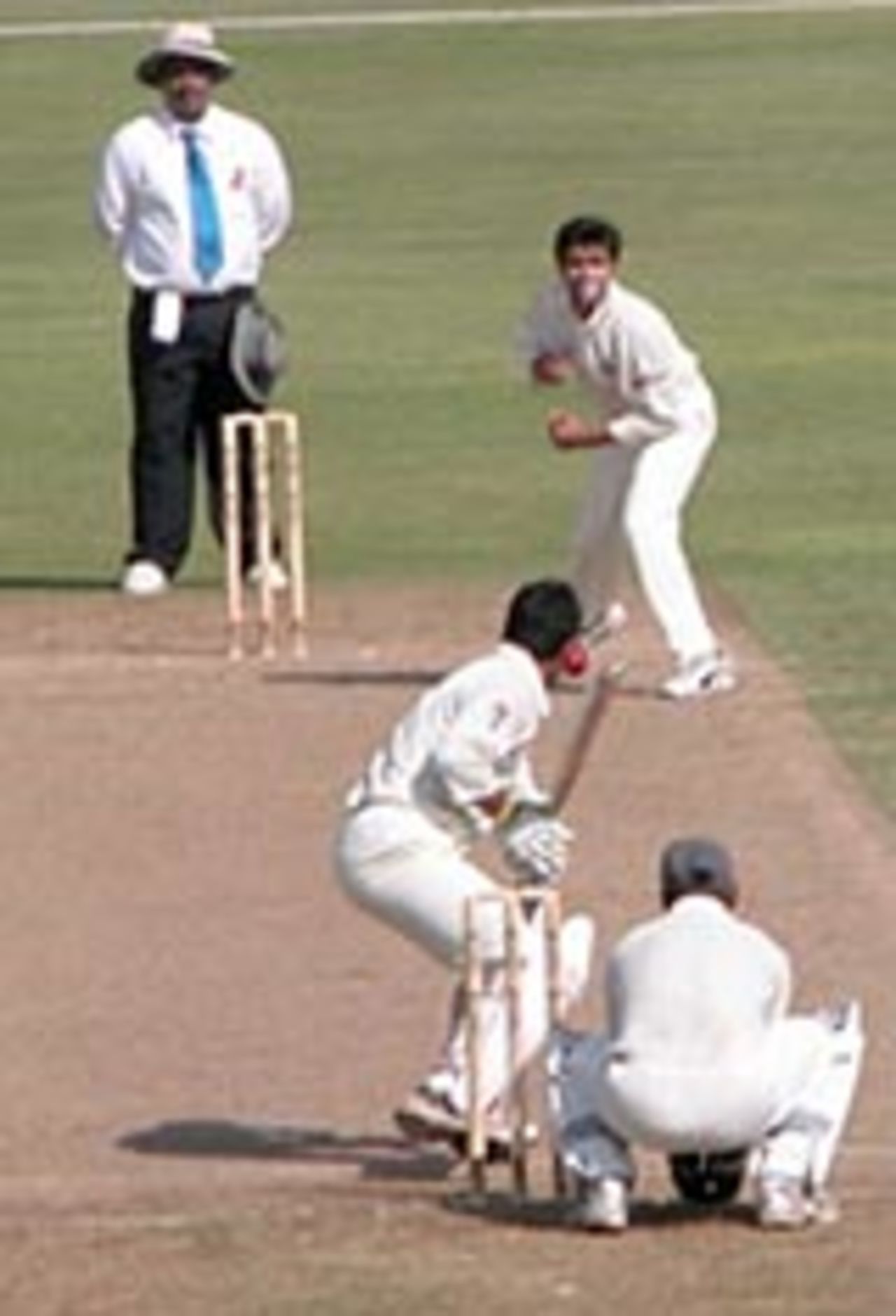 Khuram Khan bowling to Zubin Surkari, Canada v UAE, Intercontinental Cup, Sharjah, November 17, 2004