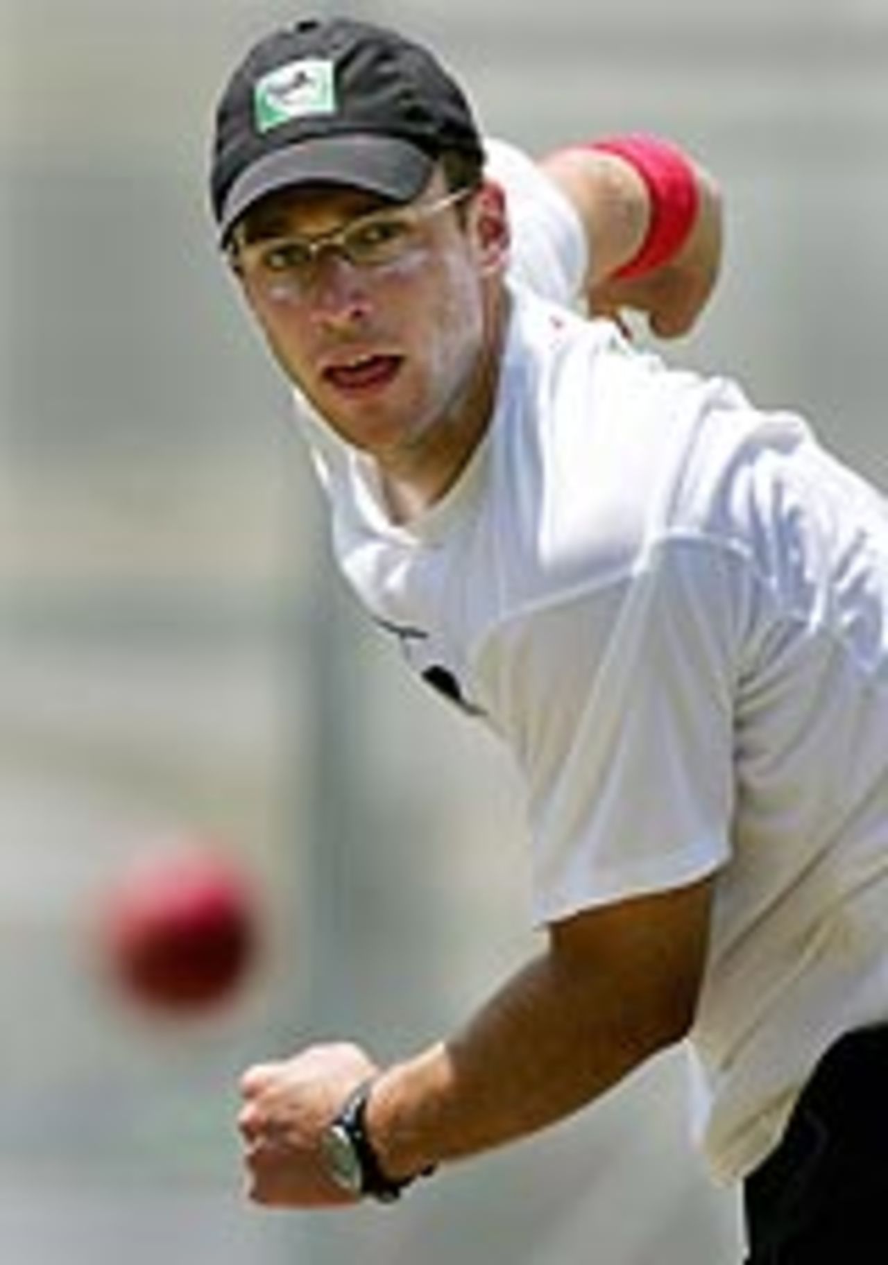Daniel Vettori bowls in the nets ahead of the first Test at Brisbane, November 18, 2004