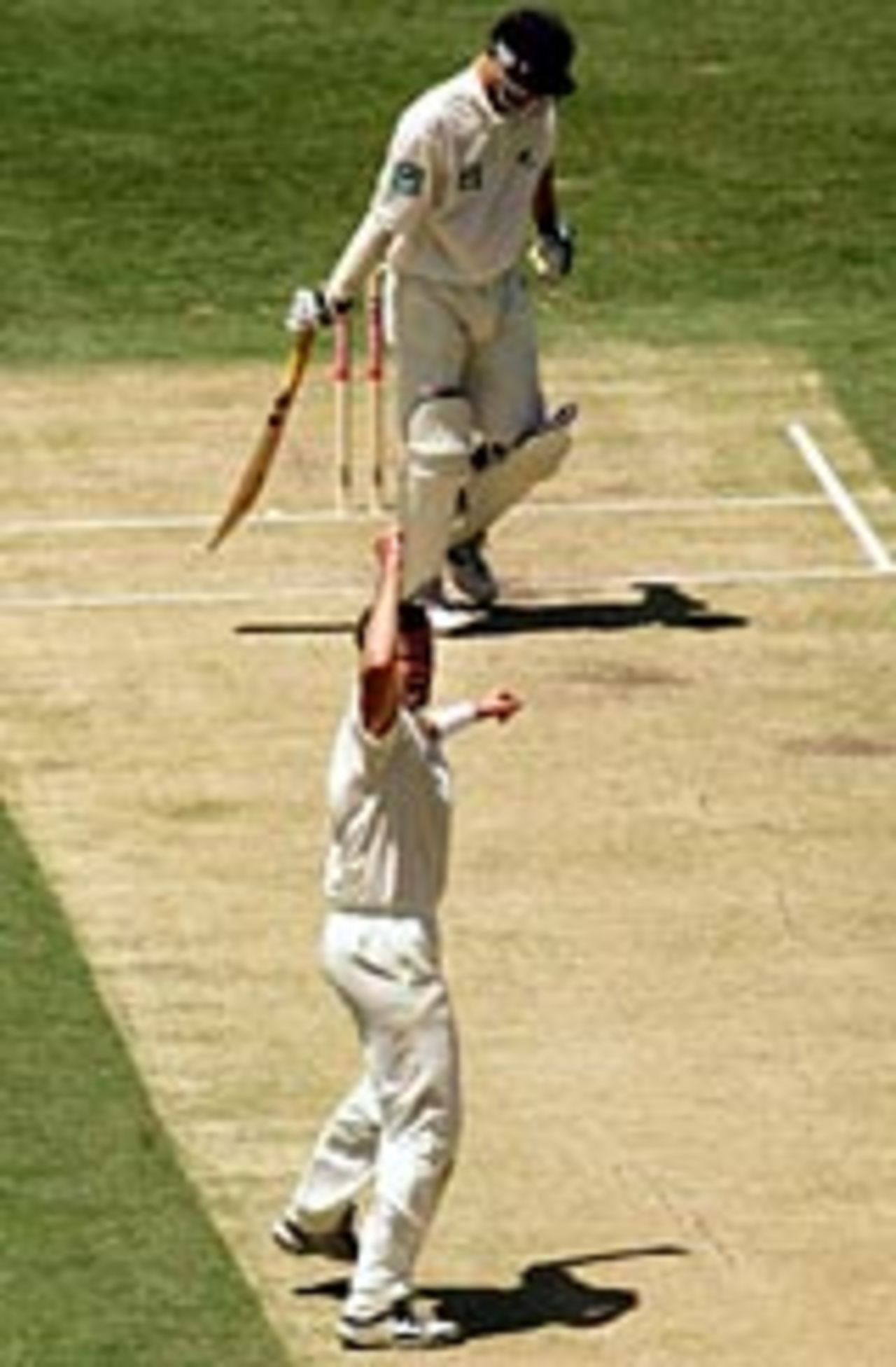 Michael Kasprowicz dismisses Daniel Vettori, Australia v New Zealand, 1st Test, Brisbane, Novemeber 19, 2004