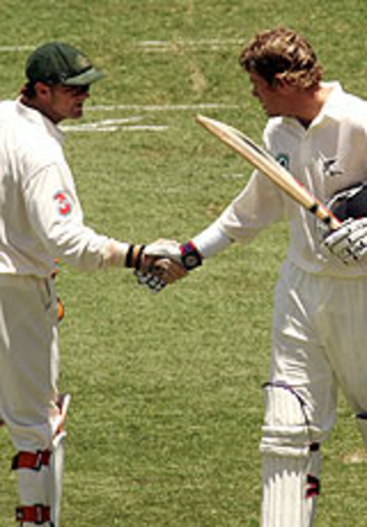 Jacob Oram is congratulated by Adam Gilchrist after his hundred, Australia v New Zealand, 1st Test, Brisbane, Novemebr 19, 2004