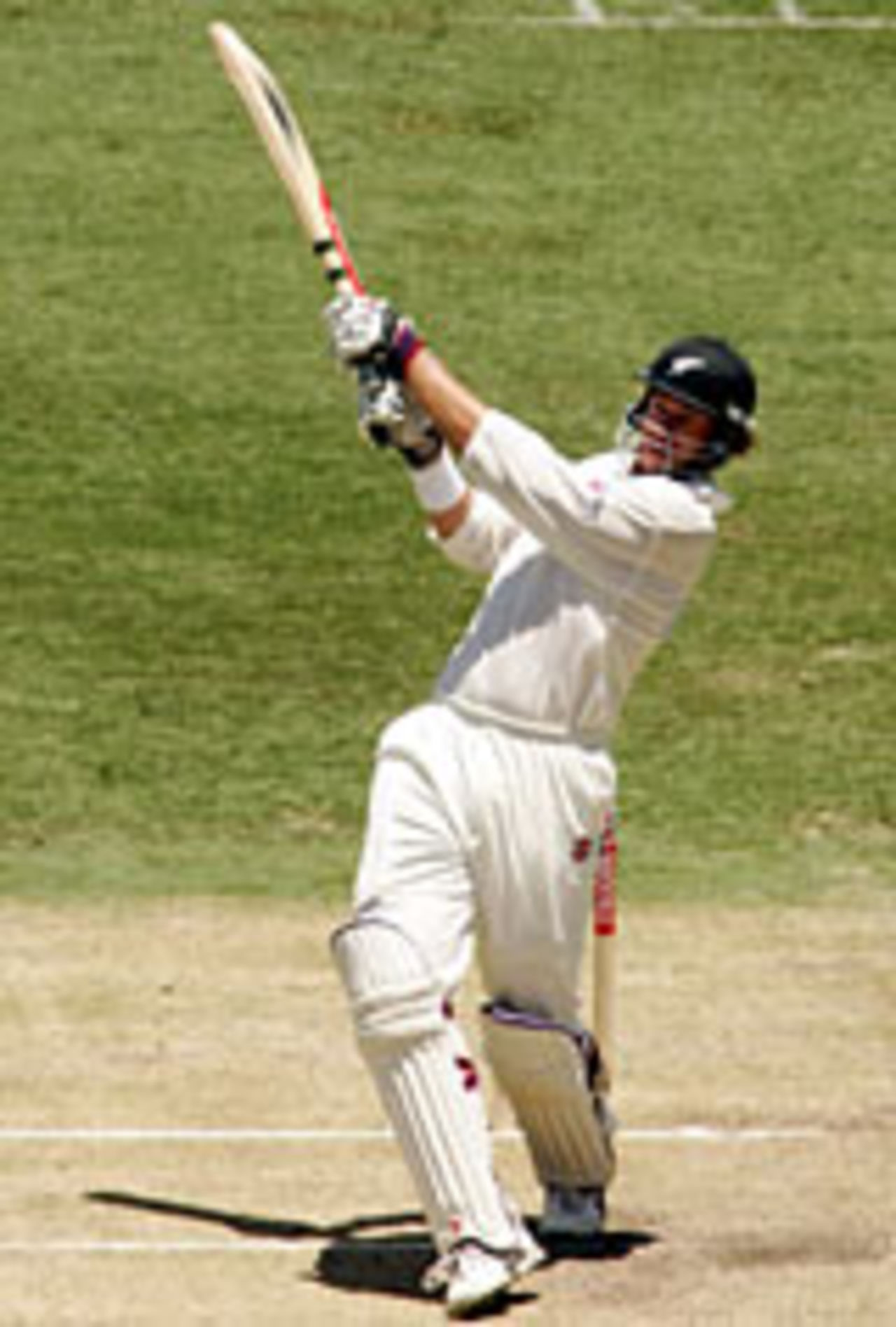 Jacob Oram launches a big six, Australia v New Zealand, 1st Test, Brisbane, November 19, 2004