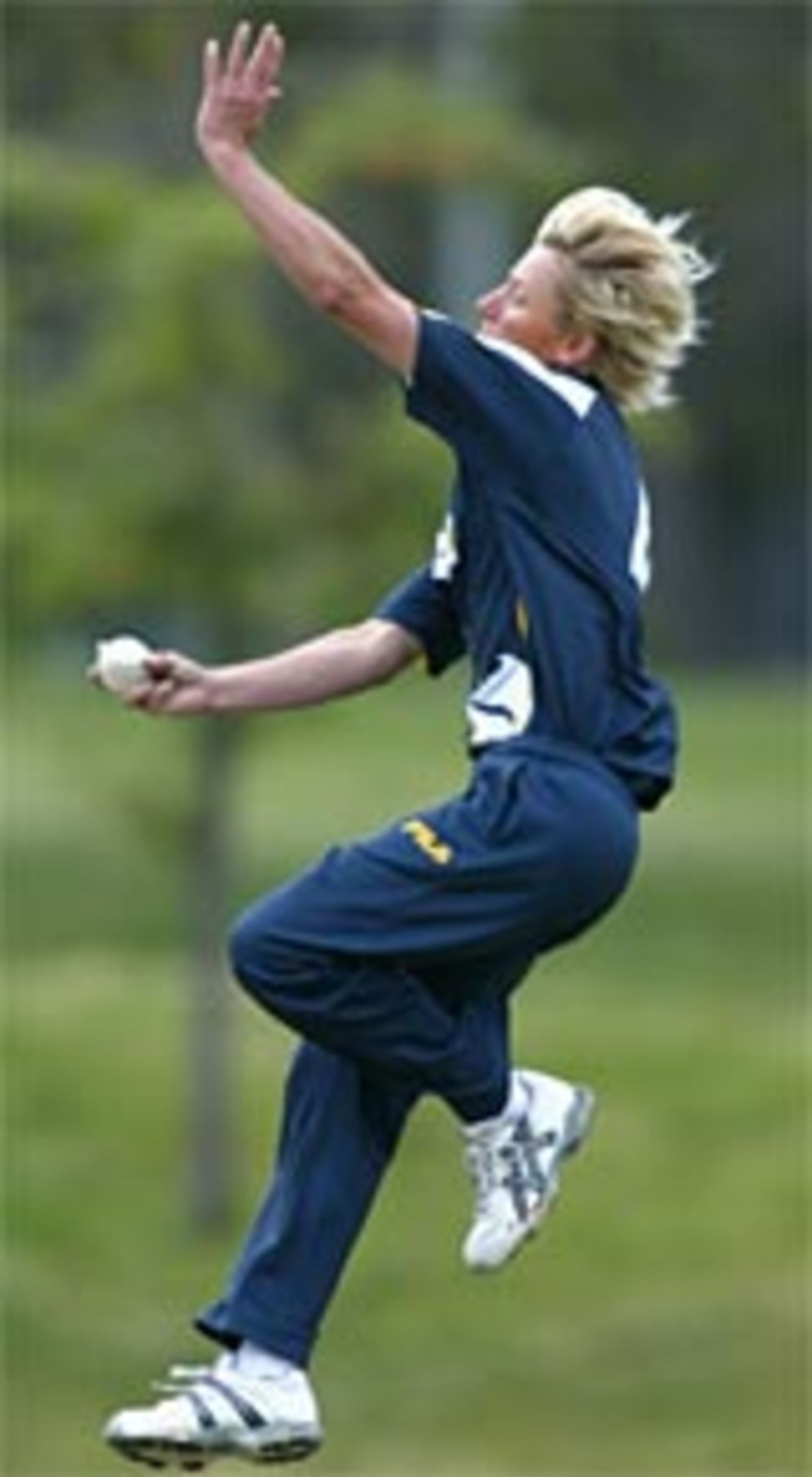 Cathryn Fitzpatrick bowling for Victoria, Commonwealth Bank Women's National Cricket League, Victoria Spirit and Queensland Fire at Harry Trott Oval, November 2004