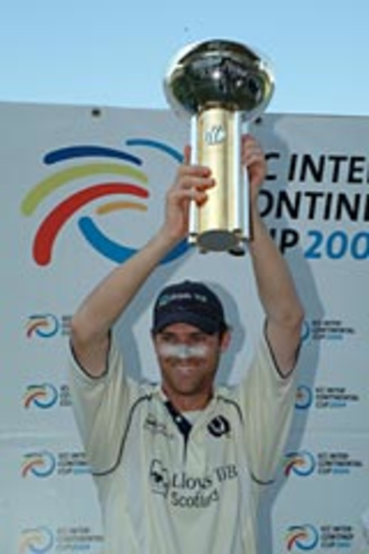 Craig Wright with the ICC Intercontinental Cup trophy, Canada v Scotland, ICC Intercontinental Cup final, Sharjah, November 22, 2004