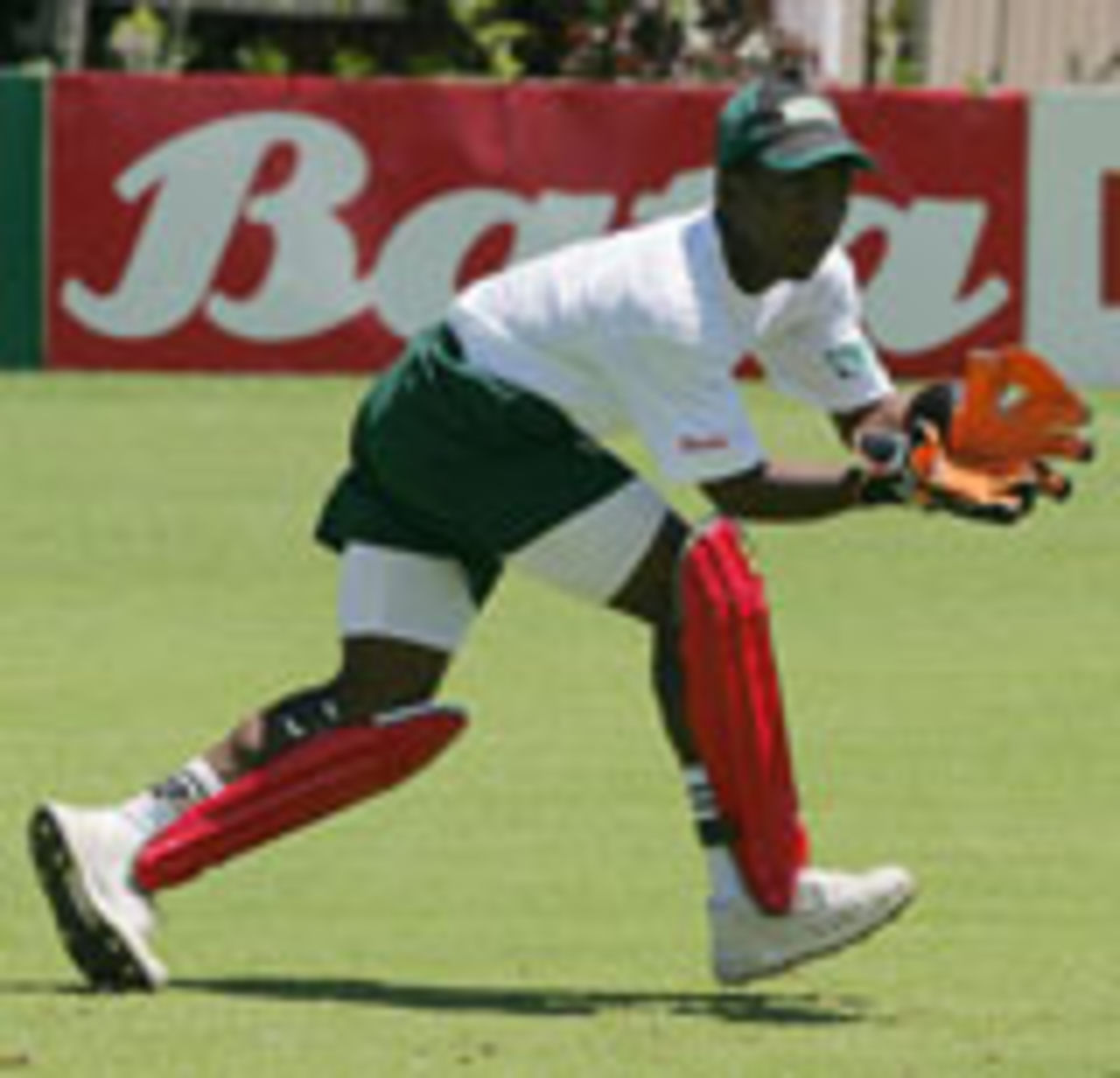 Tatenda Taibu practising ahead of Zimababwe's one-day series against England, Harare, Zimbabwe, November 25 2004