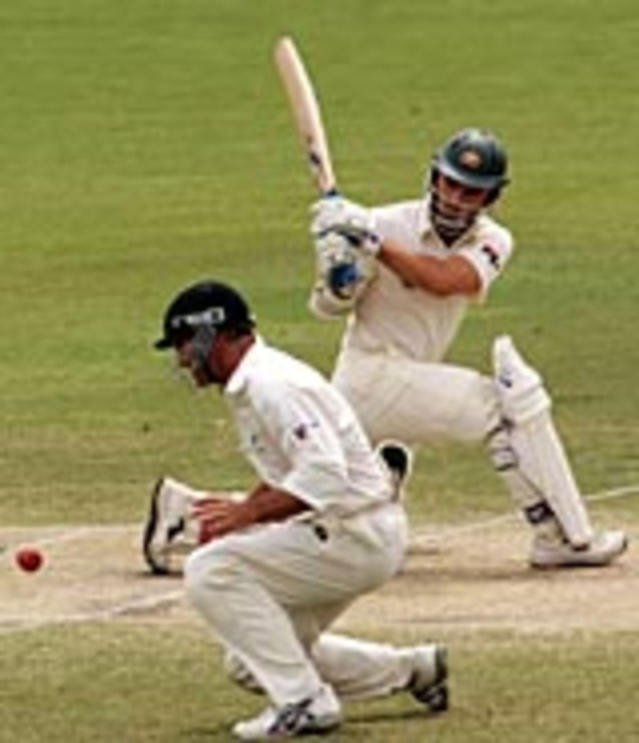 Justin Langer sweeps on his way to 46, Australia v New Zealand, 2nd Test, Adelaide, November 29, 2004