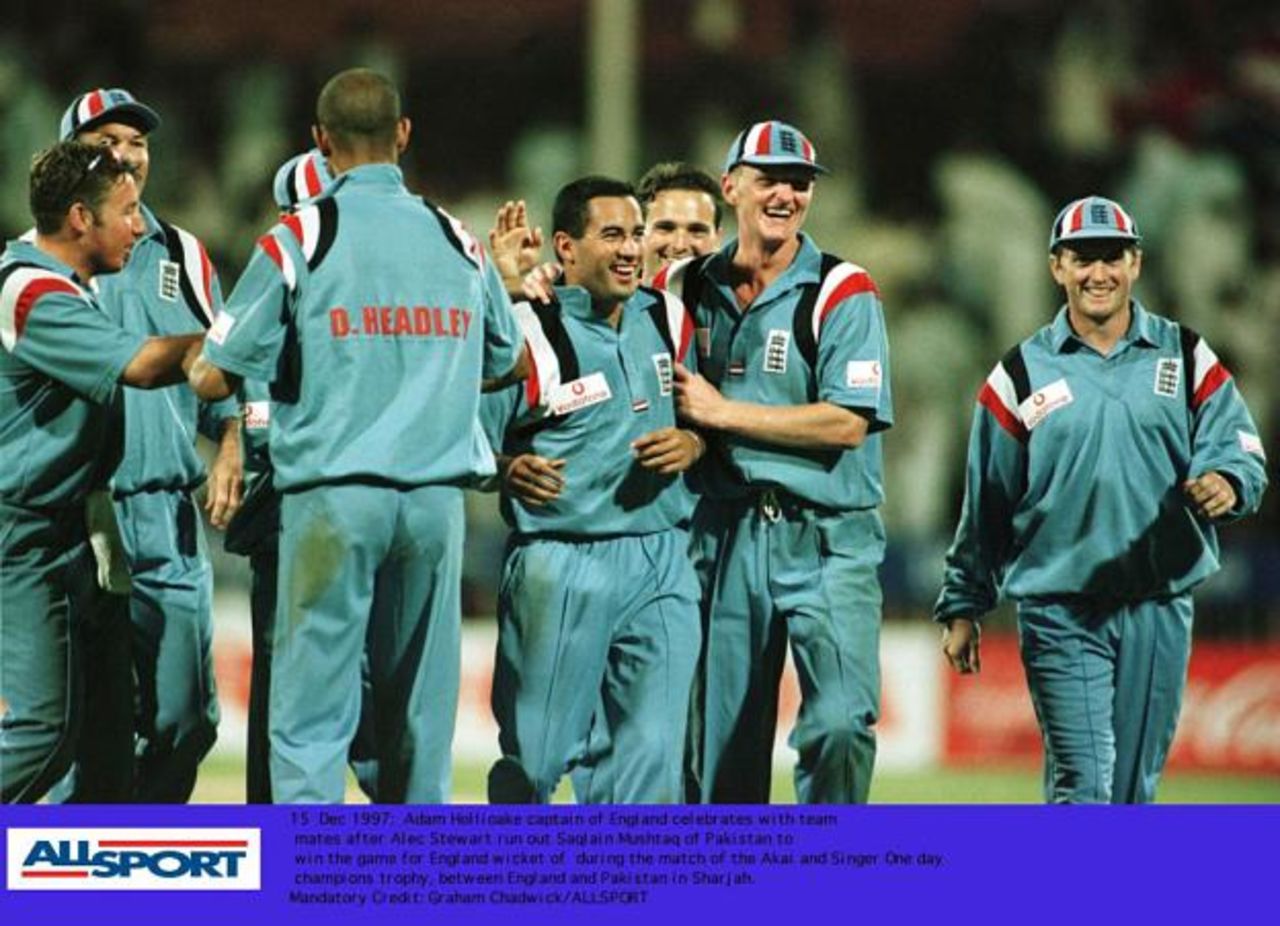 Champions Trophy Dec 1997, Eng v Pakistan, Adam Hollioake, captain of England, celebrates with teammates after Alec Stewart runs out Saqlain Mushtaq of Pakistan to win the game for England
