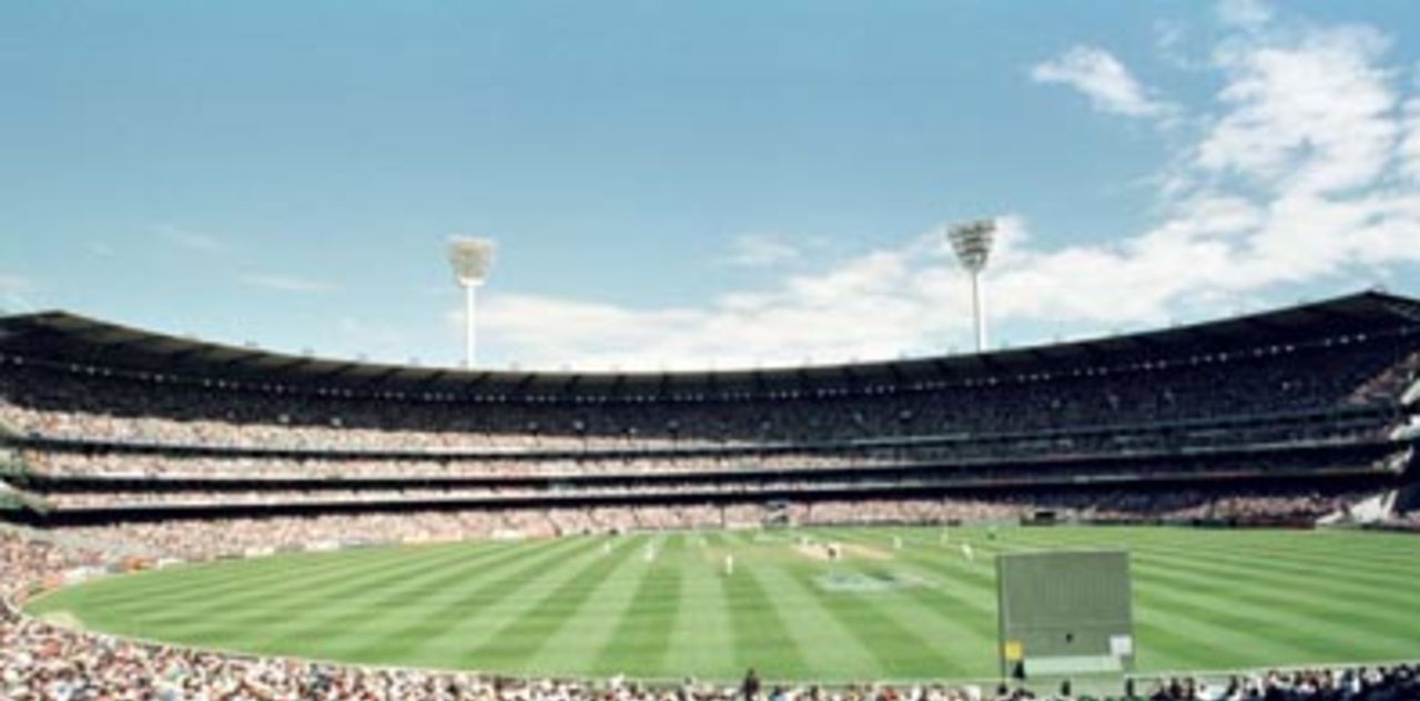 76,000 people at the MCG during the 1st day of the Australia v South Africa Test match at the MCG in Melbourne. December 26th 1997.