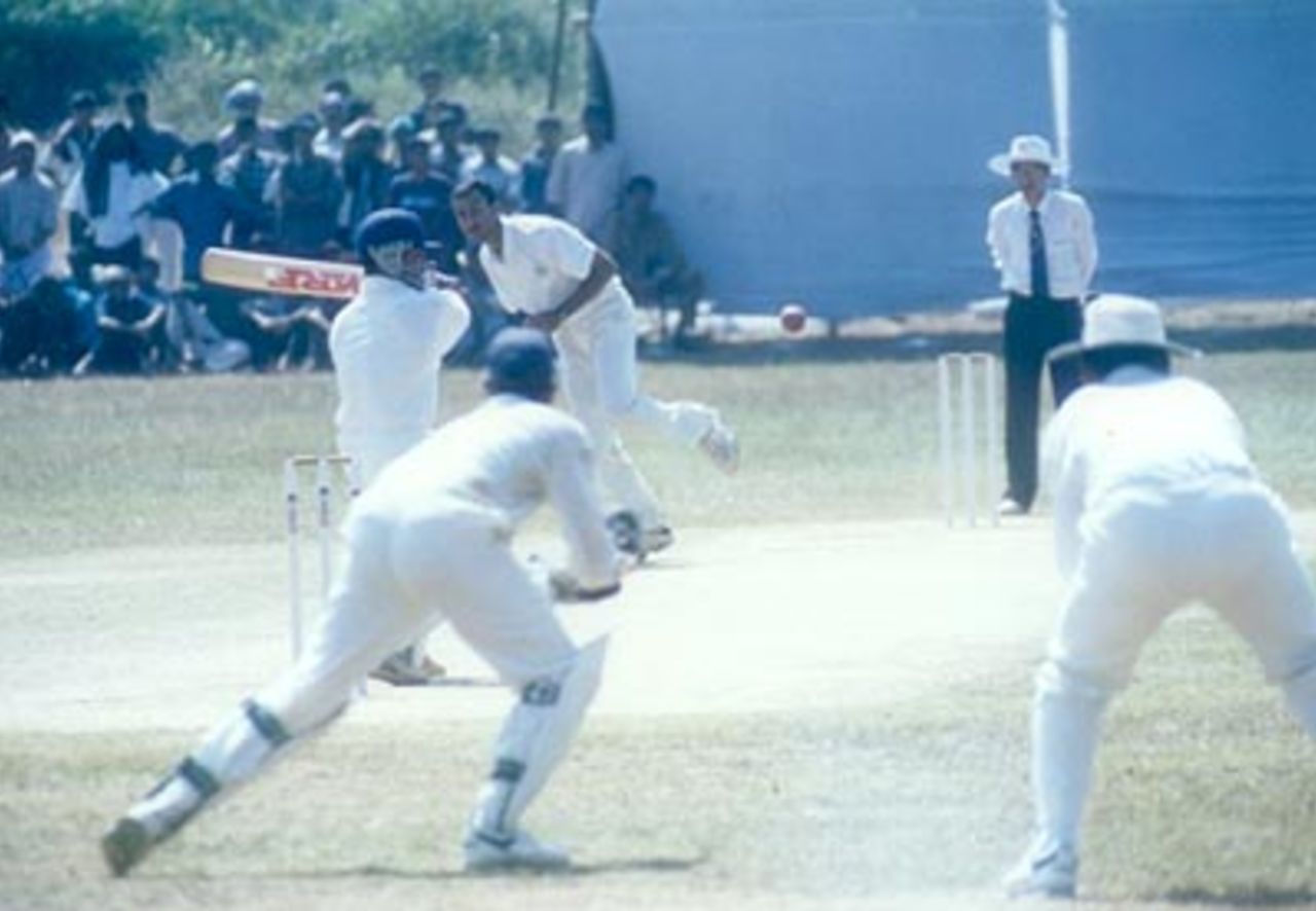 Opener S Sasikanth square-drives MF Ahmed through point, Kerala v Hyderabad, Ranji Trophy (South Zone League) 1999/00, 24-27 November 1999 at Regional Engineering College Ground, Kozhikode.