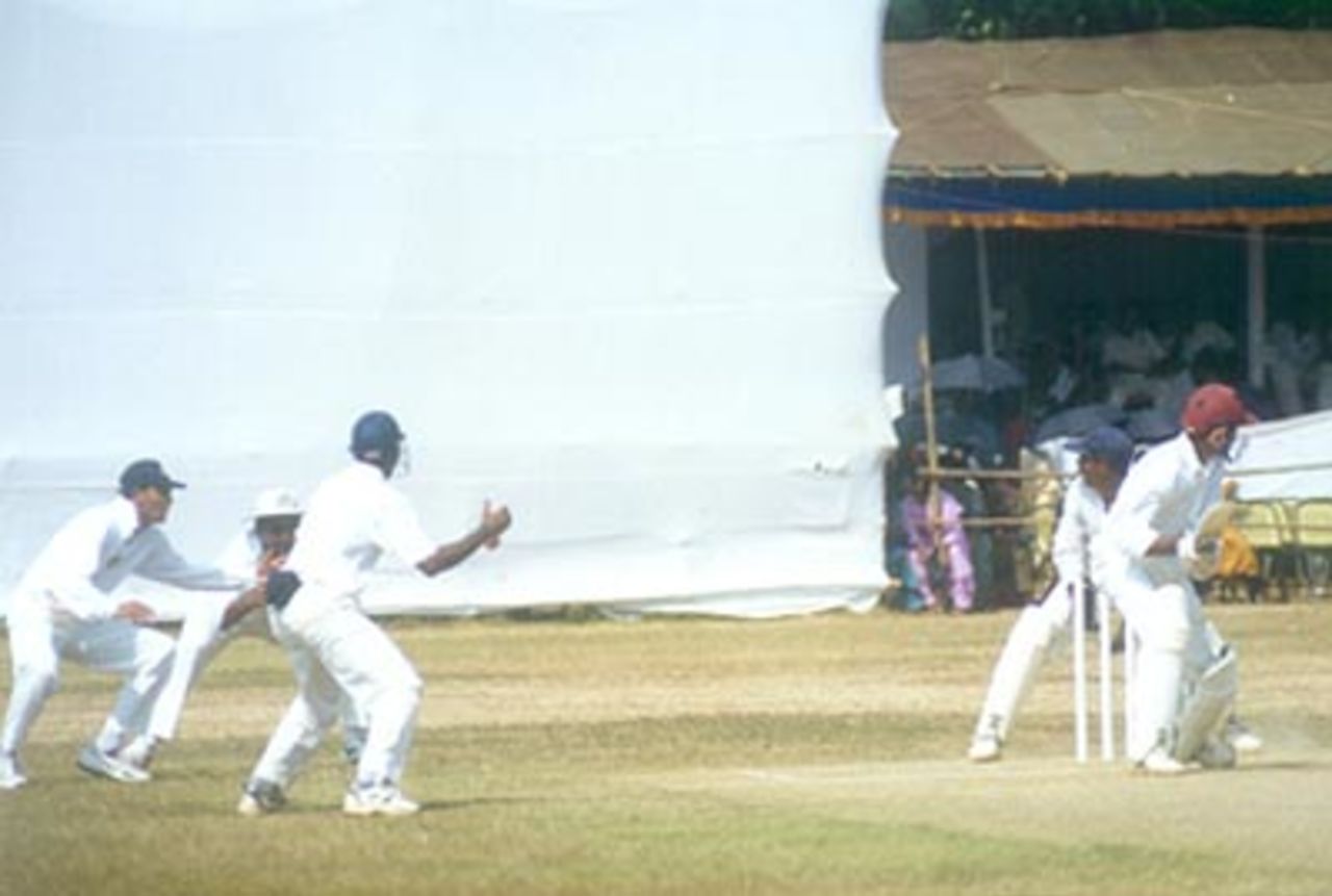 Sathyaseelan Shanker is clueless as to where the ball has gone but the appeal for a catch off Kanwaljit is turned down, Kerala v Hyderabad, Ranji Trophy (South Zone League) 1999/00, 24-27 November 1999 at Regional Engineering College Ground, Kozhikode.