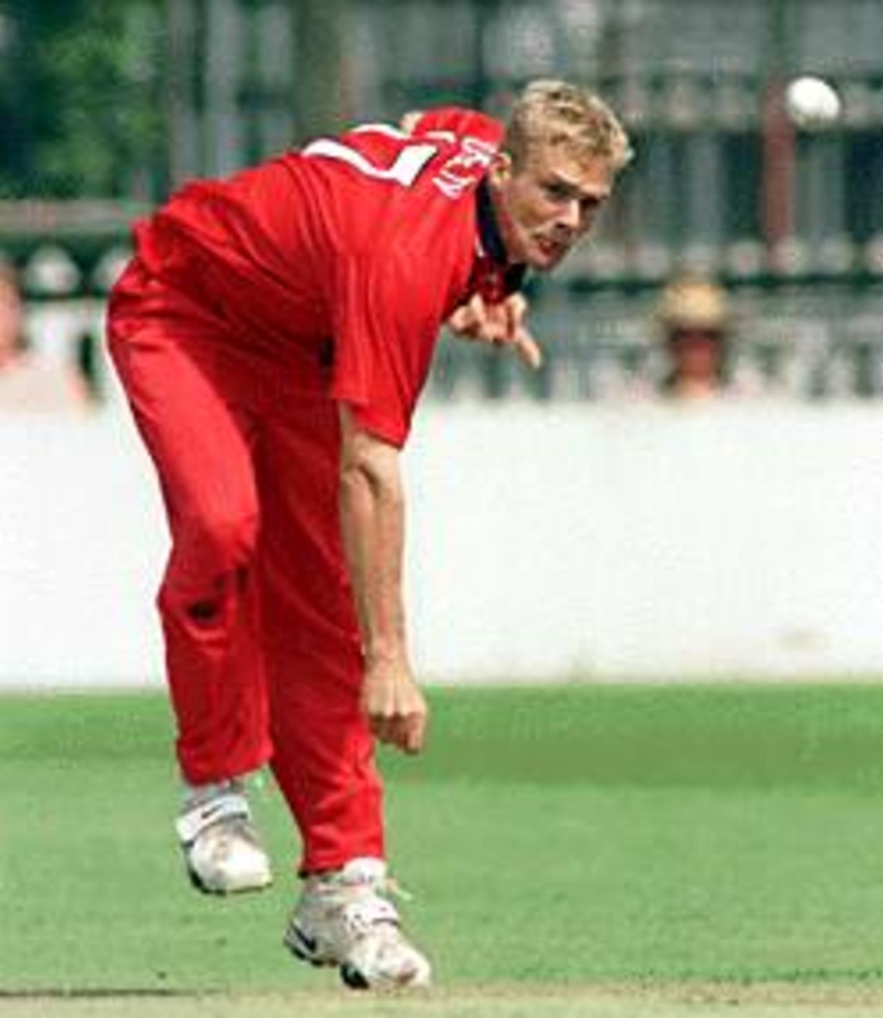Richard Green in his delivery stride, Gloucestershire v Lancashire, National League 1st Division, 3 May 1999