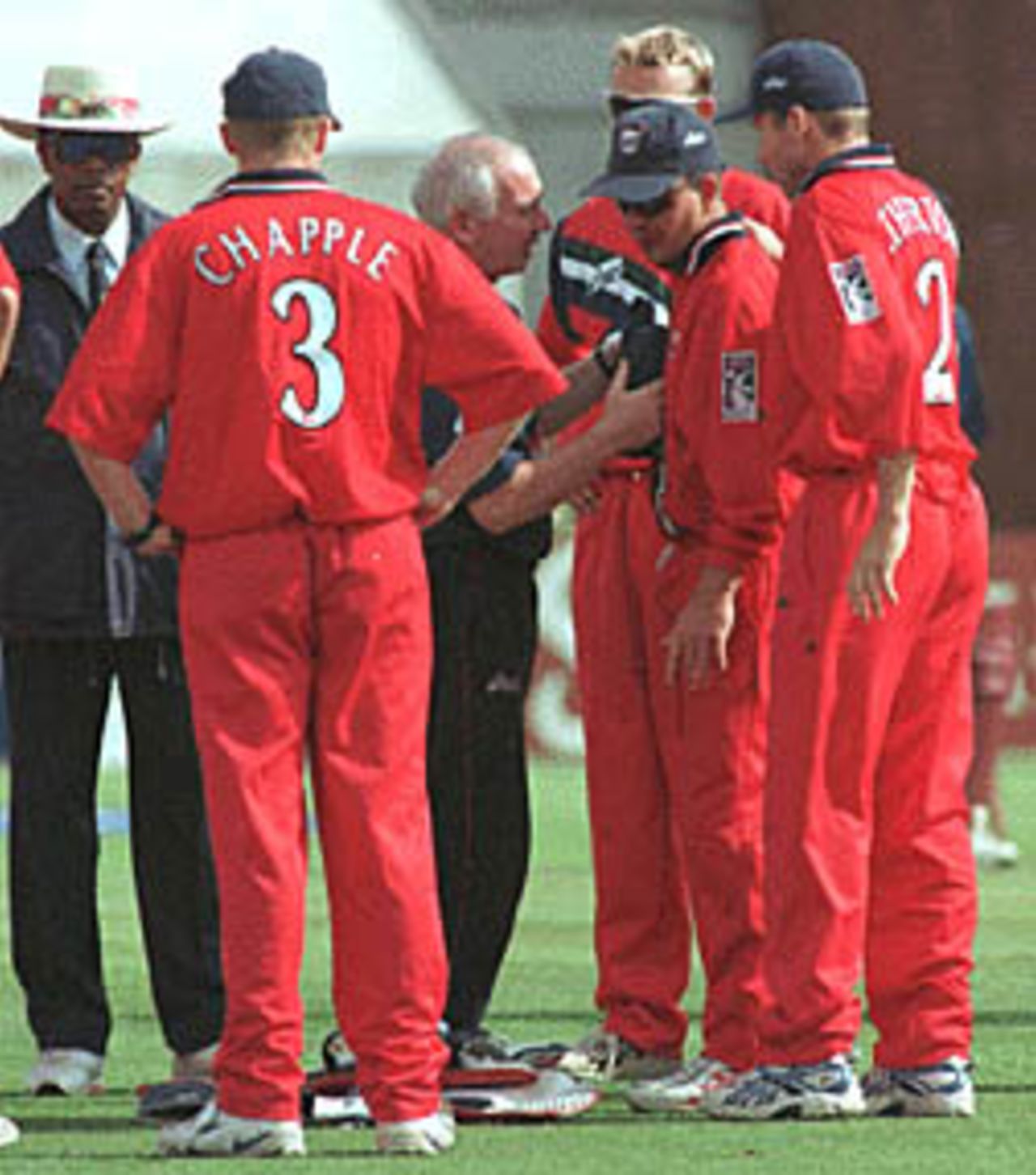 Warren Hegg recieves treatment off Lowrie Brown, Lancashire v Kent, National League 1st Division, 12 September 1999