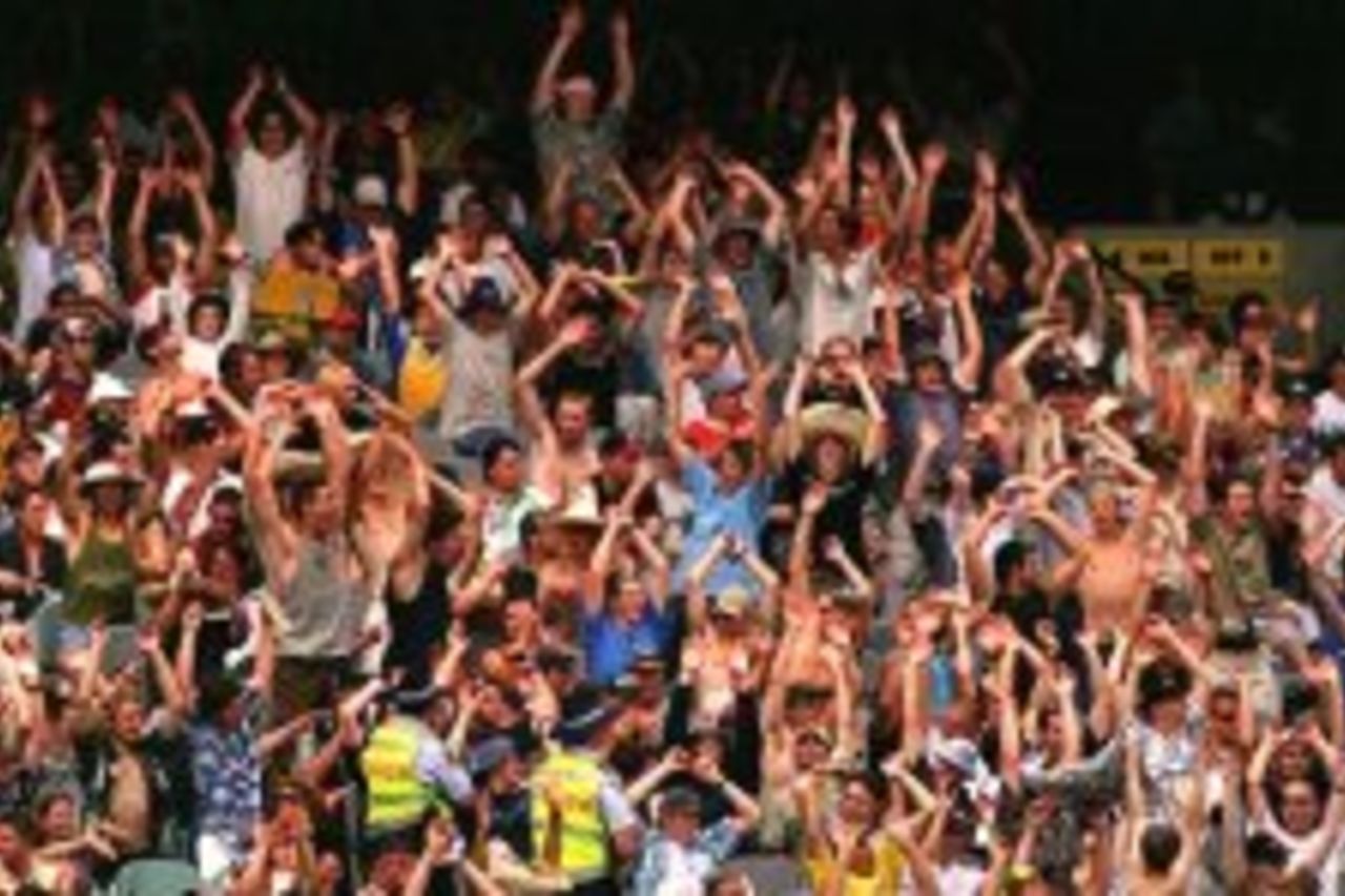 26 Dec 1999: A section of the crowd participate in a Mexican Wave during the Boxing Day Cricket Test match between Australia and India at the Melbourne Cricket Ground, Melbourne, Australia. Bad light stopped play with Australia on 3 for 138. The official attendance for the day was 49,082.