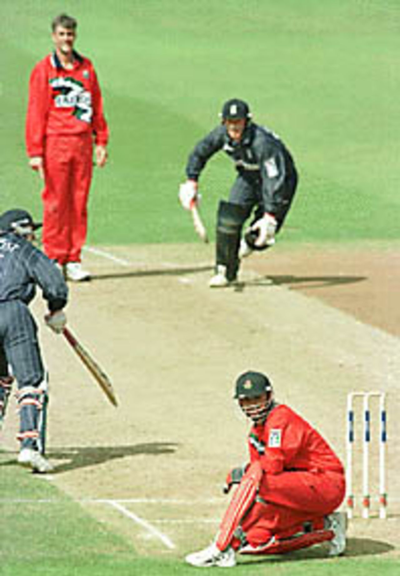 Warren Hegg looking at the ball which he failed to collect, Warwickshire v Lancashire, National League 1st Division, 13 June 1999