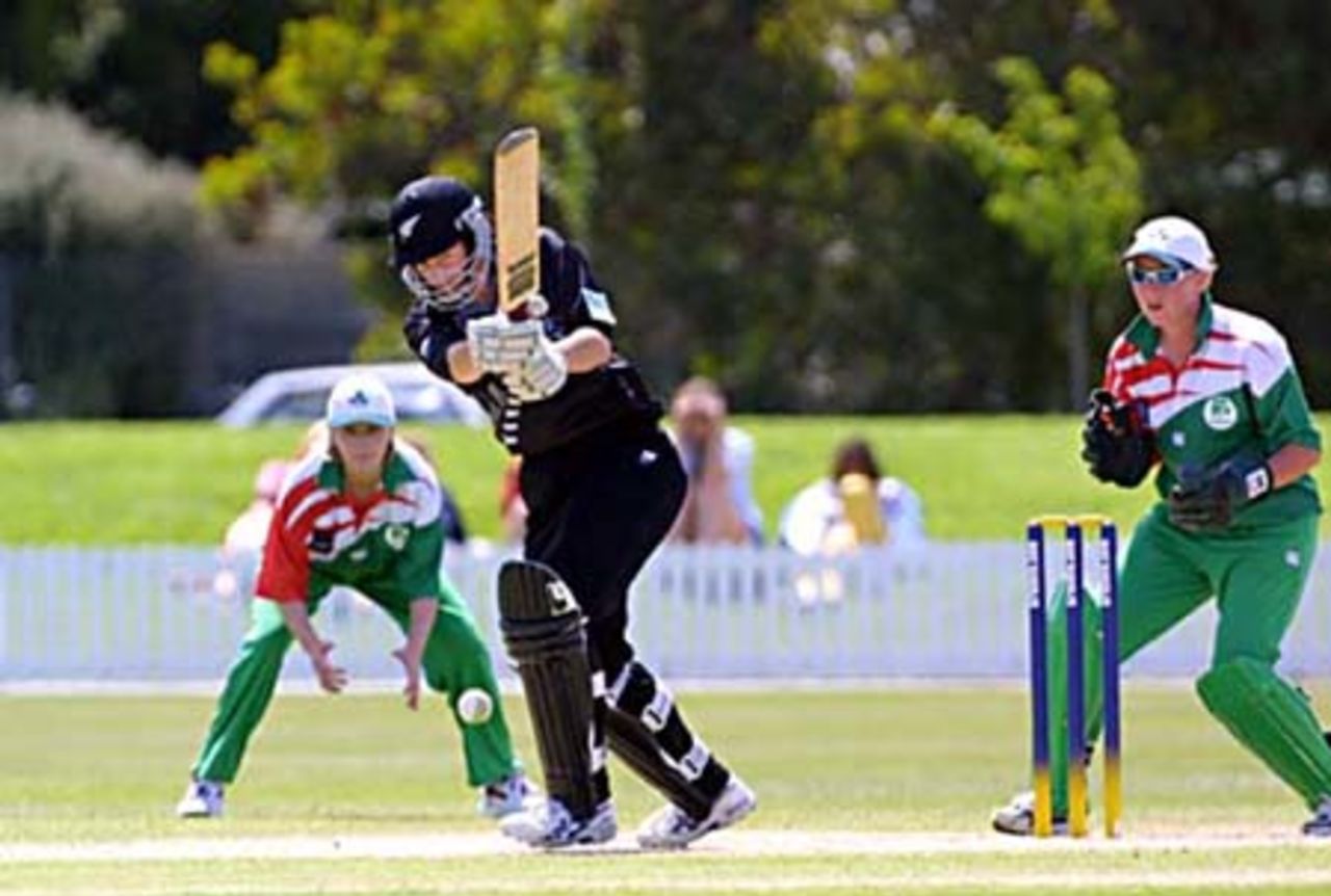 New Zealand v Ireland in the 2000 CricInfo Women's World Cup, New Zealand BIL Oval at Lincoln