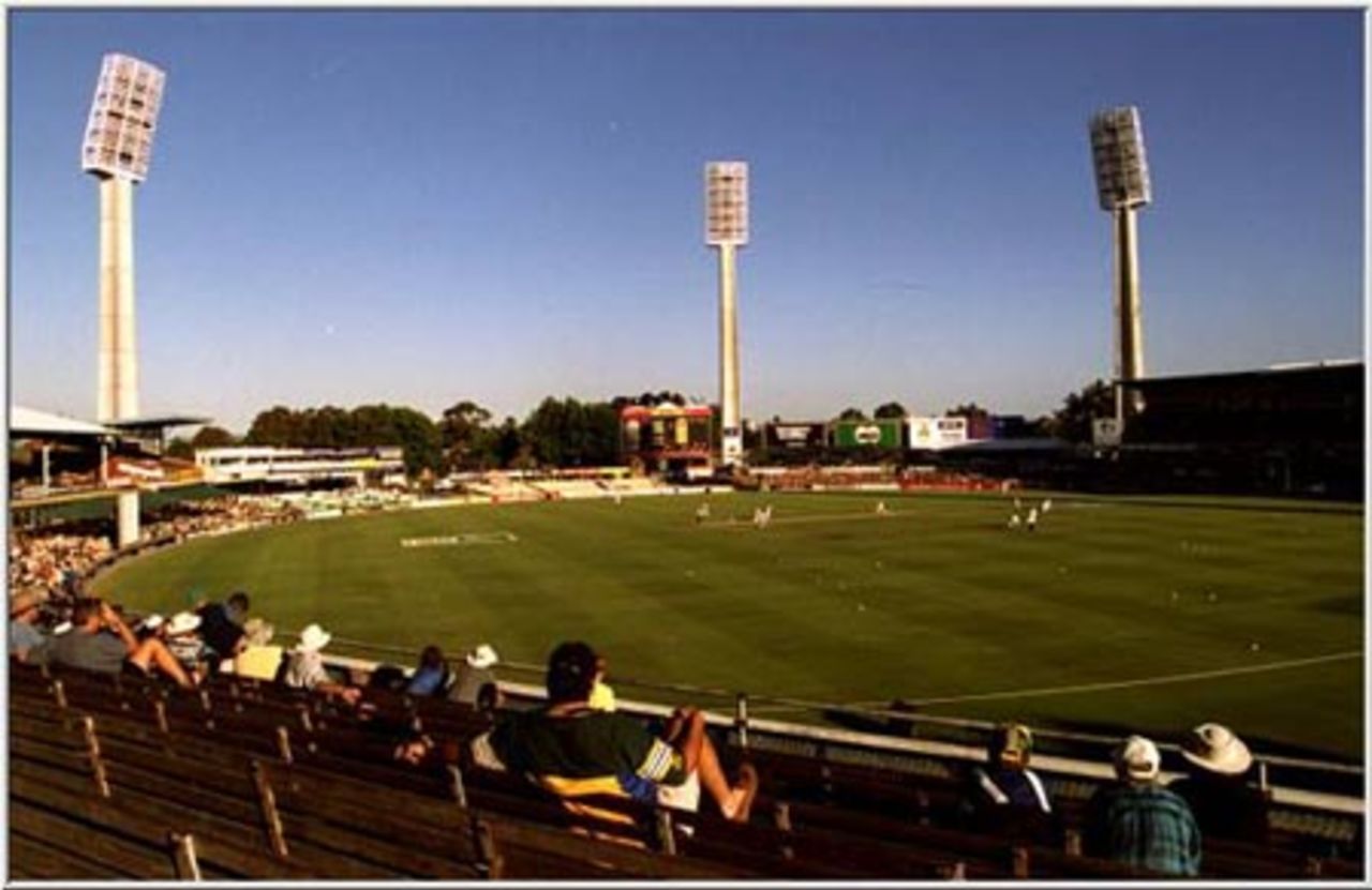 Australia v West Indies , 2nd Test  match , 2000 series at Perth