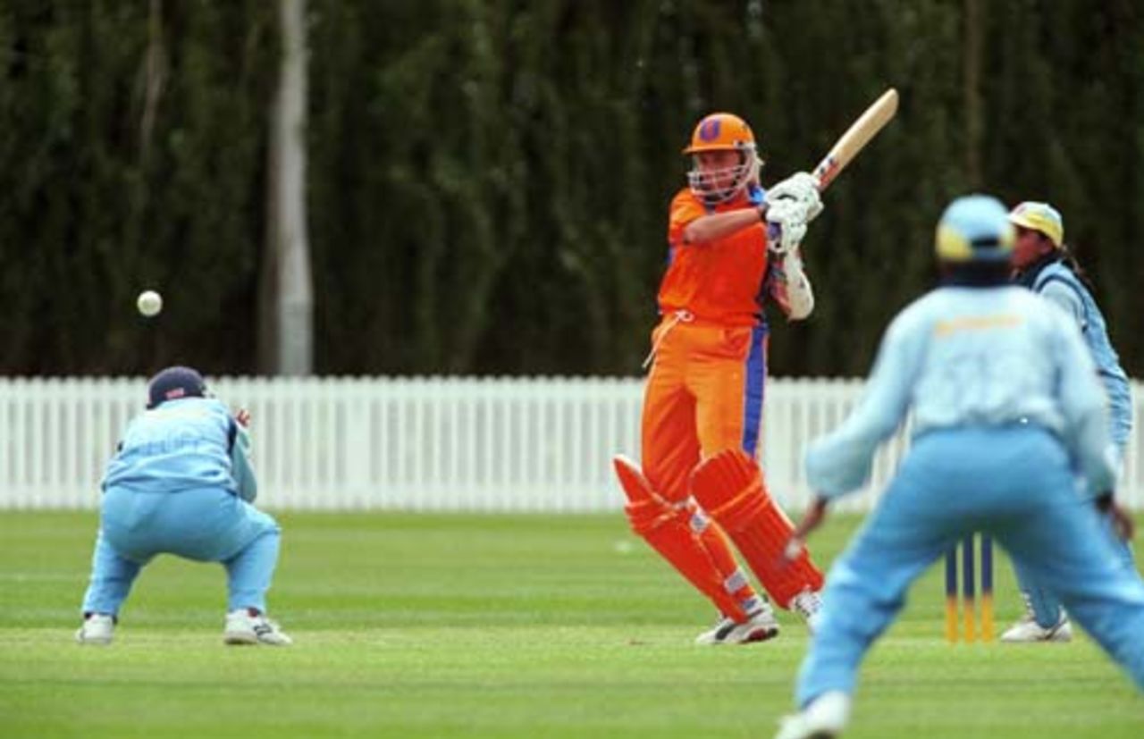 2 Dec 2000: India v Netherlands, CricInfo Women's World Cup 2000 played at Lincoln Green